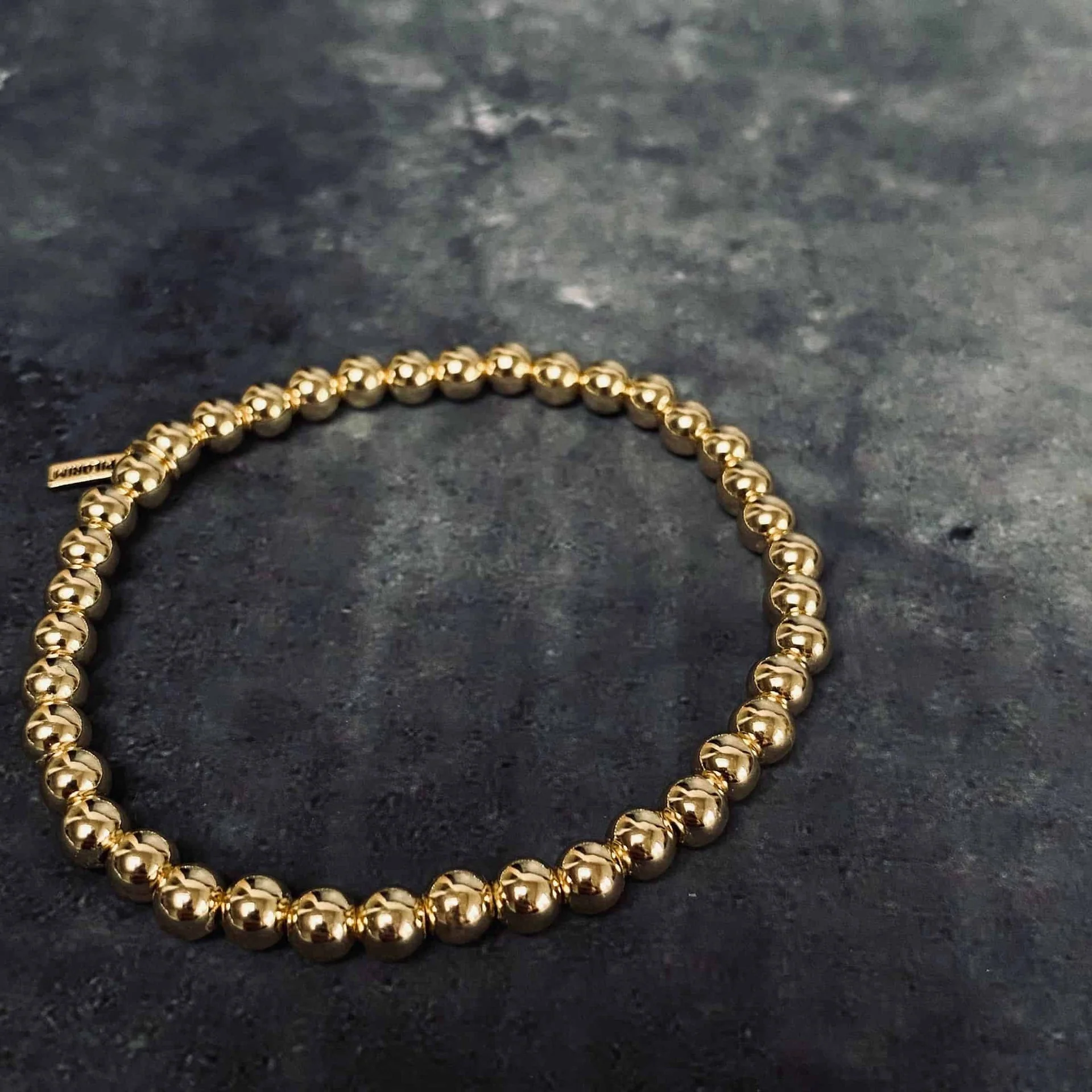 14 karat Gullbelagt armbånd satt sammen av sirlige perler - Image 2