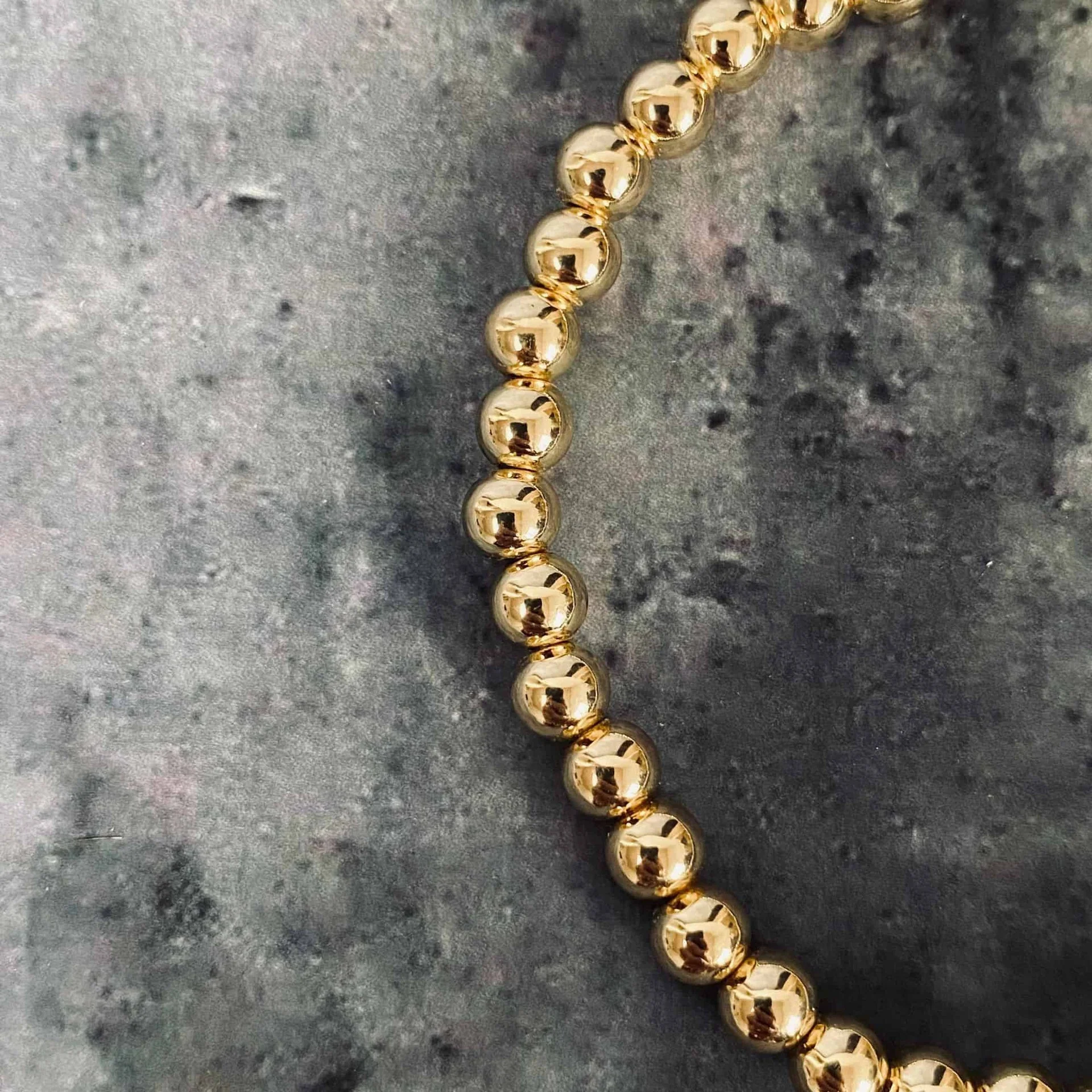 14 karat Gullbelagt armbånd satt sammen av sirlige perler - Image 3
