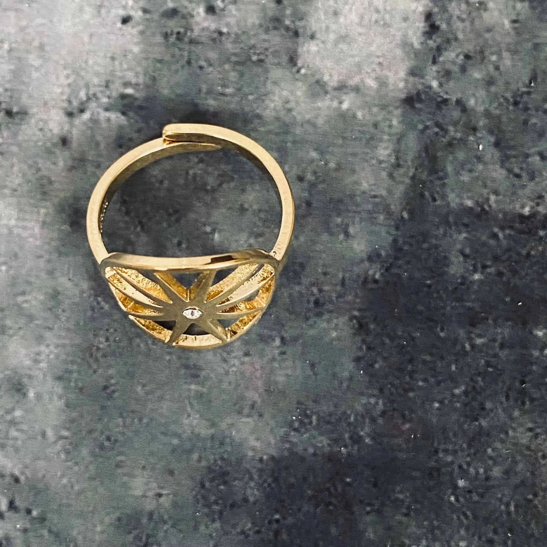 14 karat gullbelagt ring med sterkt grafisk uttrykk - Image 5