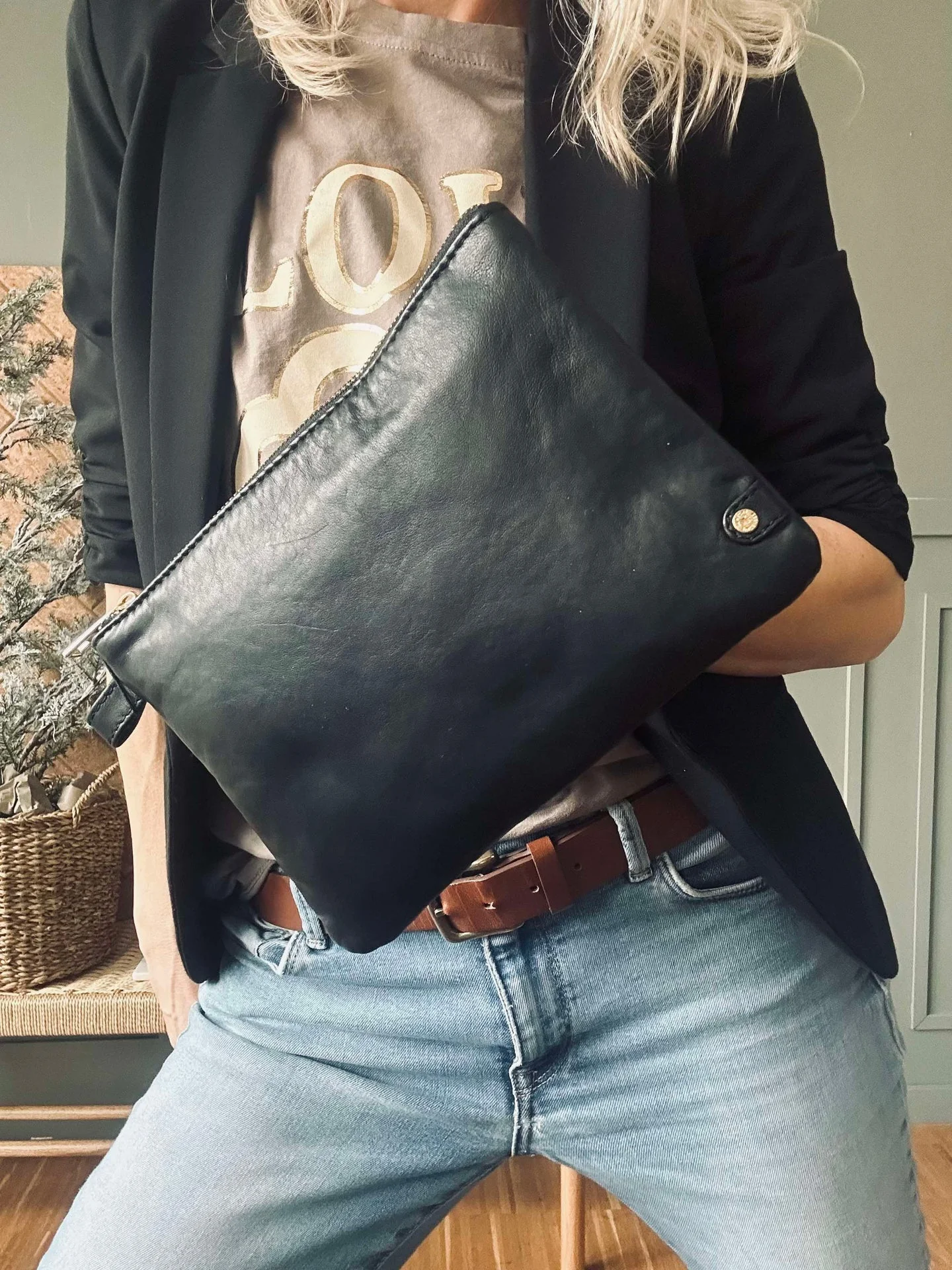 Clutch Alba - Black - Image 3