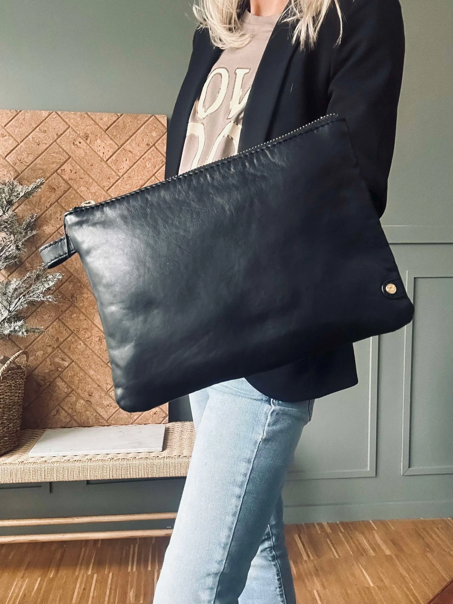 Clutch Alba - Black - Image 5