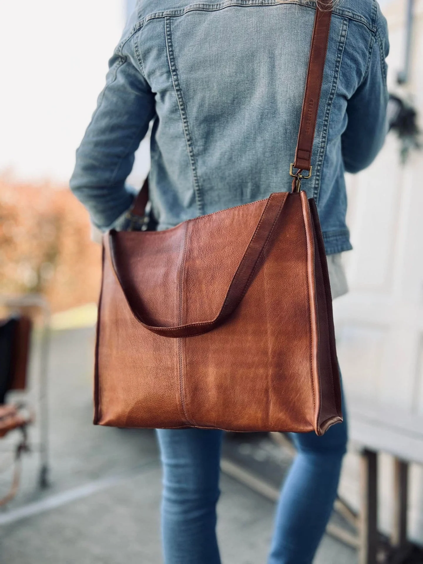 Work / Shopper - Lisa Walnut - Image 2