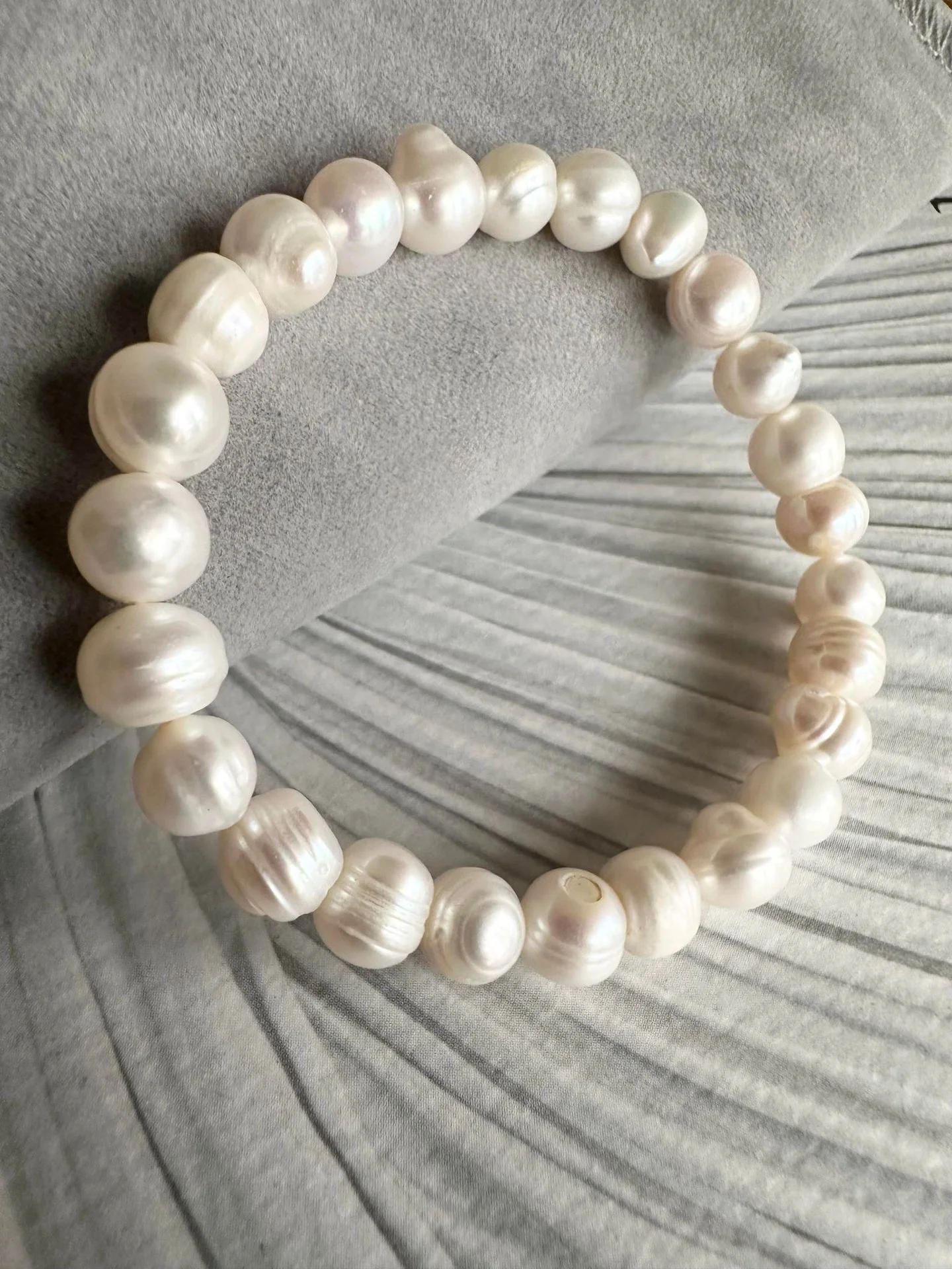 Armbånd Nadia m. 8mm ferskvannsperler – Råhvit - Image 3