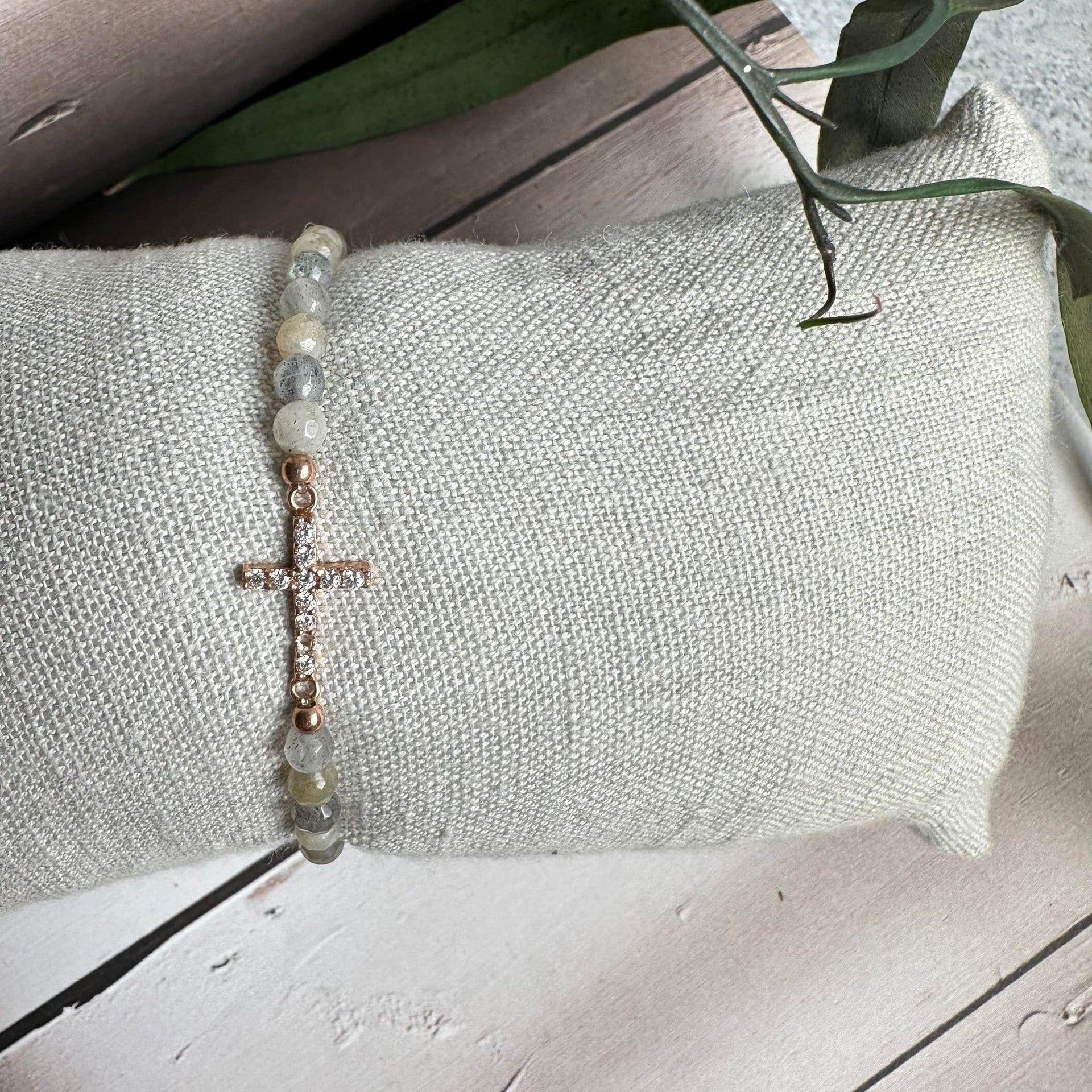 Armbånd Nikki pyritt - forgylt Sterling silver kors - Image 5