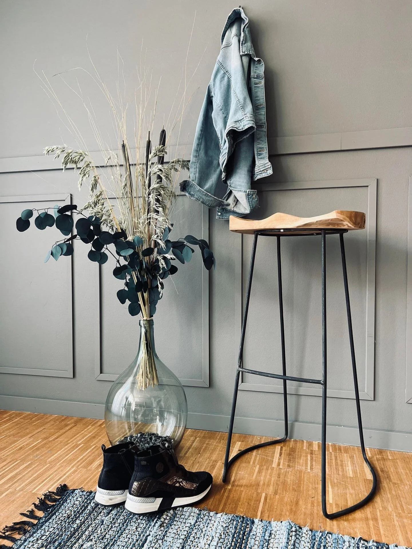 Barstol - Formet tresete i teak