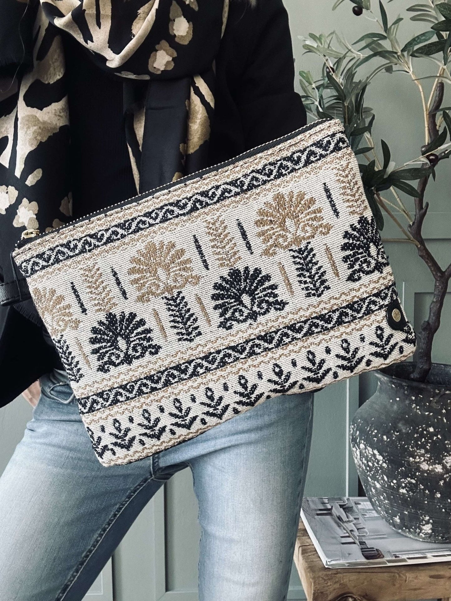 Clutch Beige - Image 4
