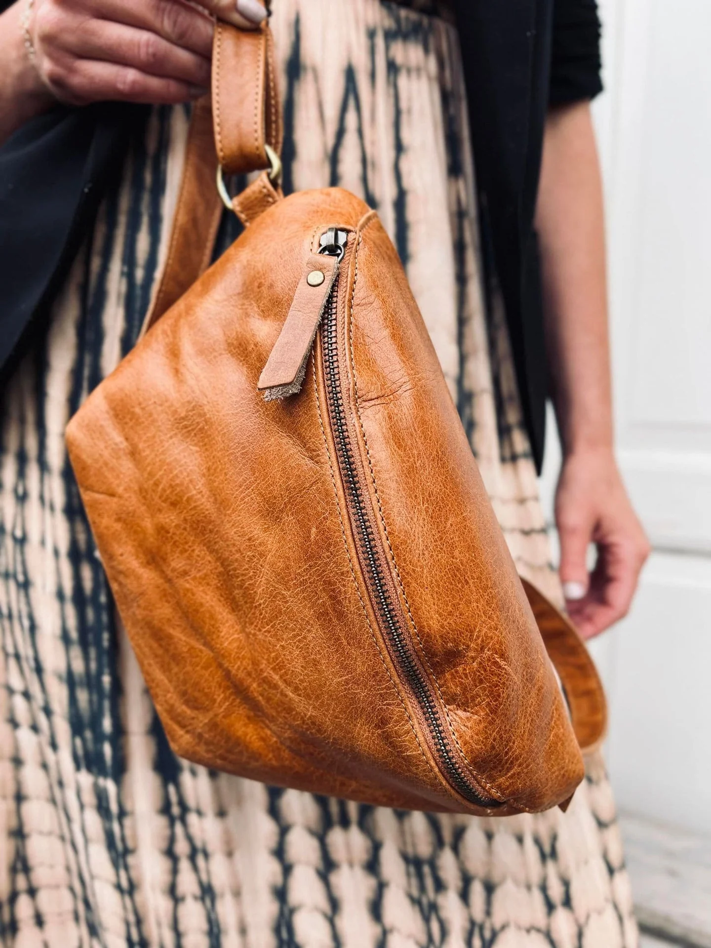Bumbag BELLA i Cognac buffelskinn - Image 5