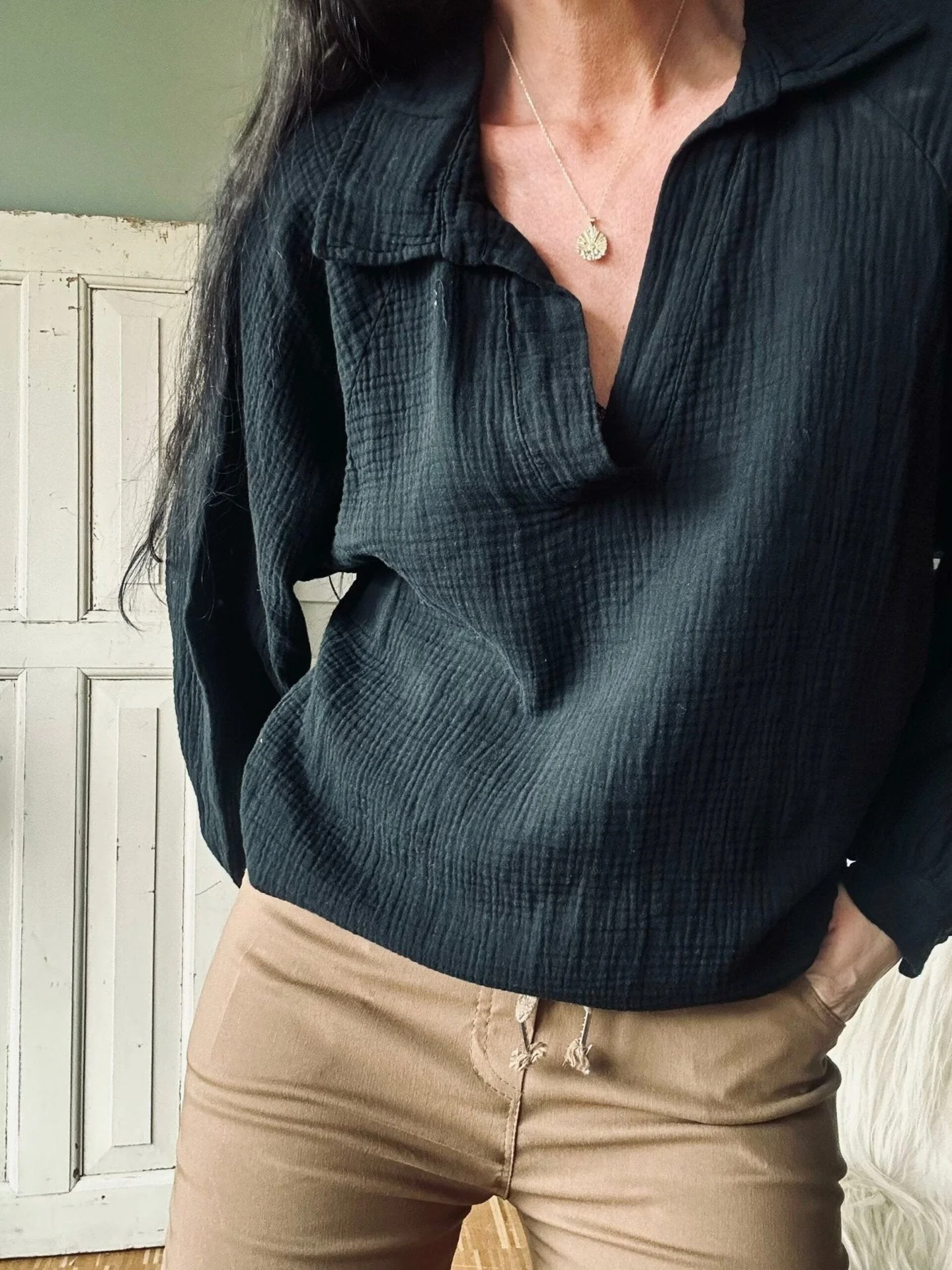 Bluse i vafflet bomull – Stone black - Image 2