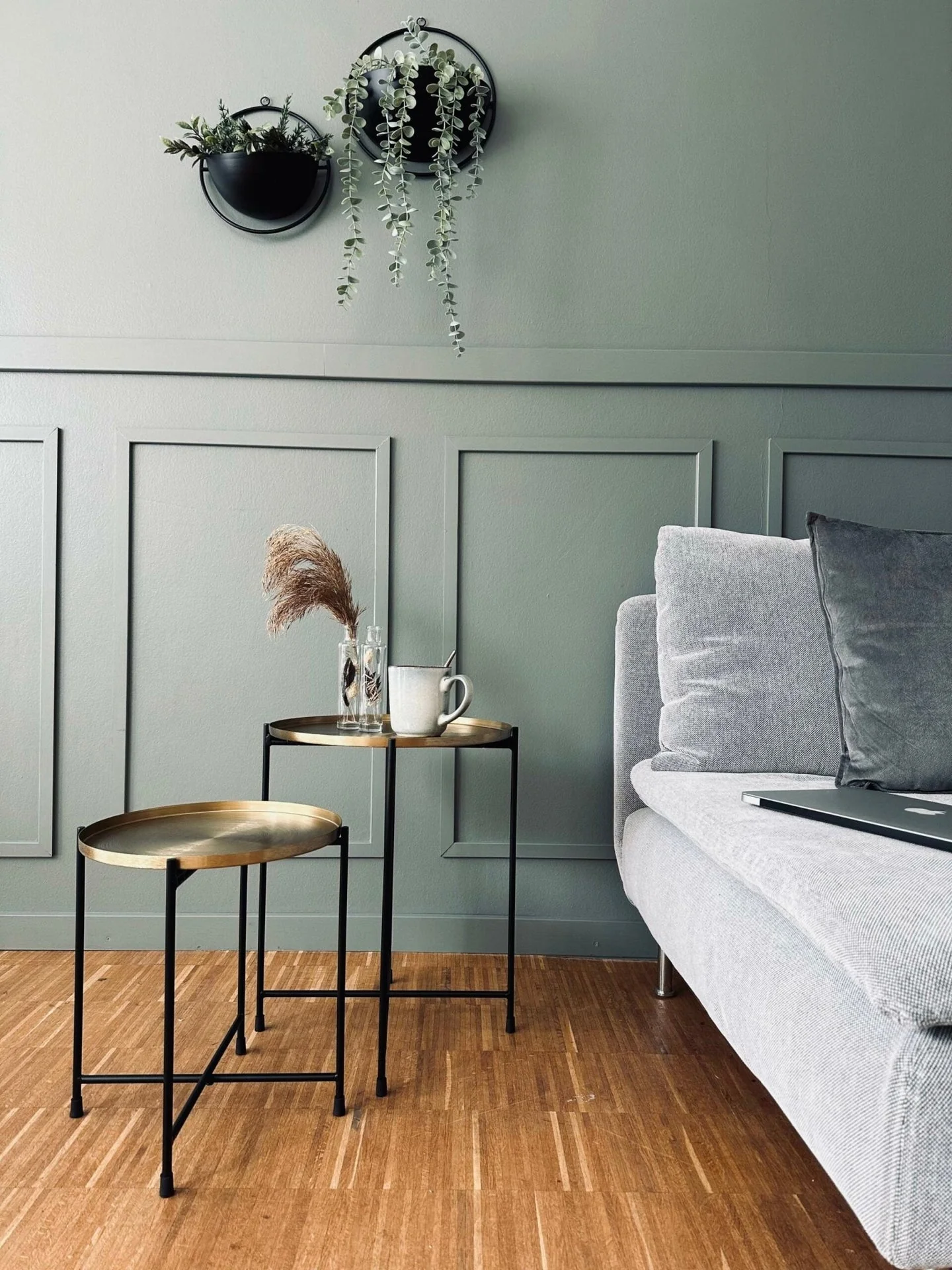Bord i svart og gull metall – Liten - Image 3