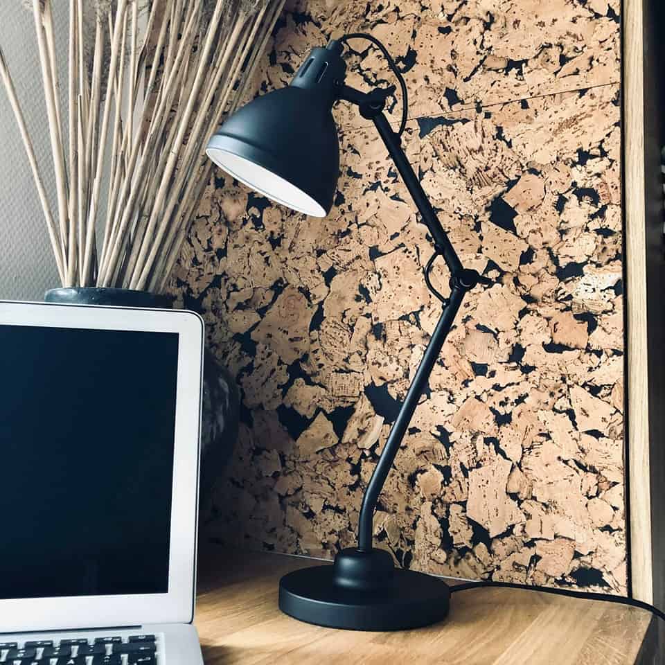 Bordlampe med "knekk" - Sort metall