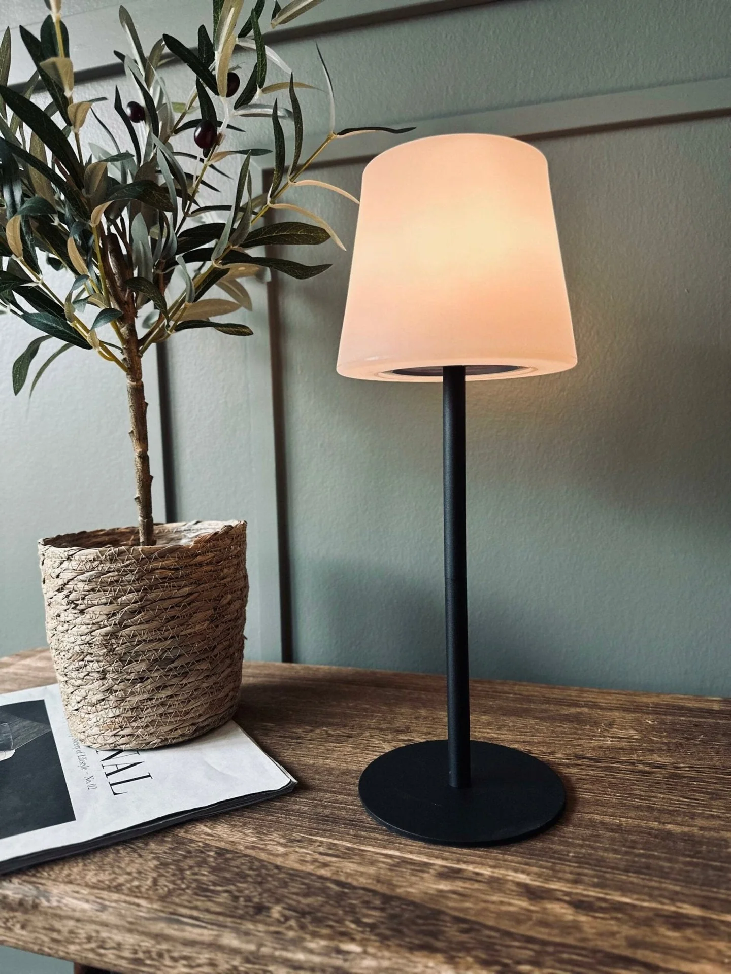 Bordlampe med solceller og oppladbar funksjon