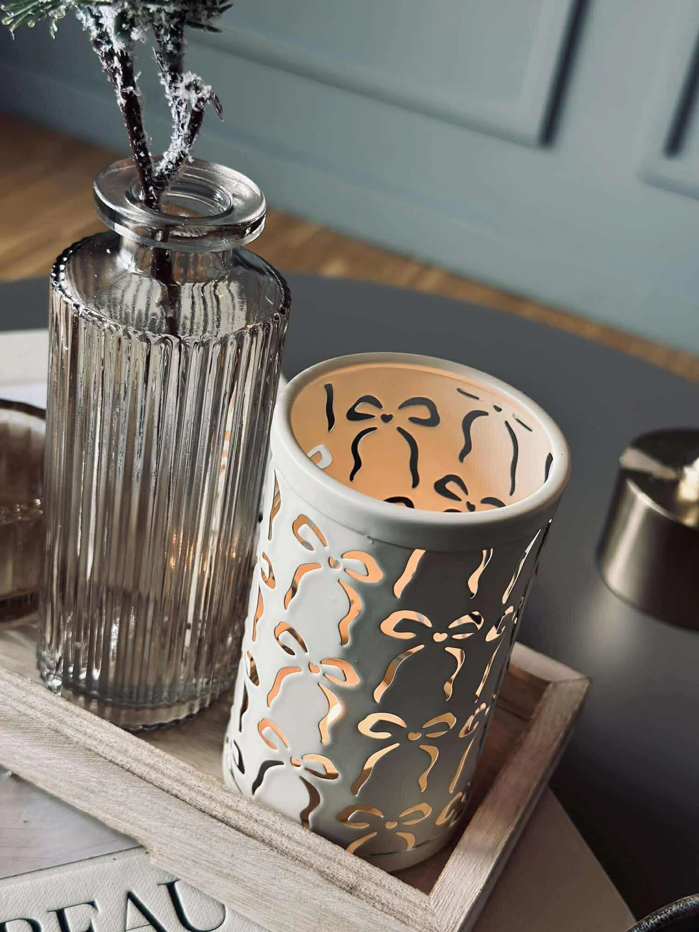 Brett med lysestaker og vase - Image 8