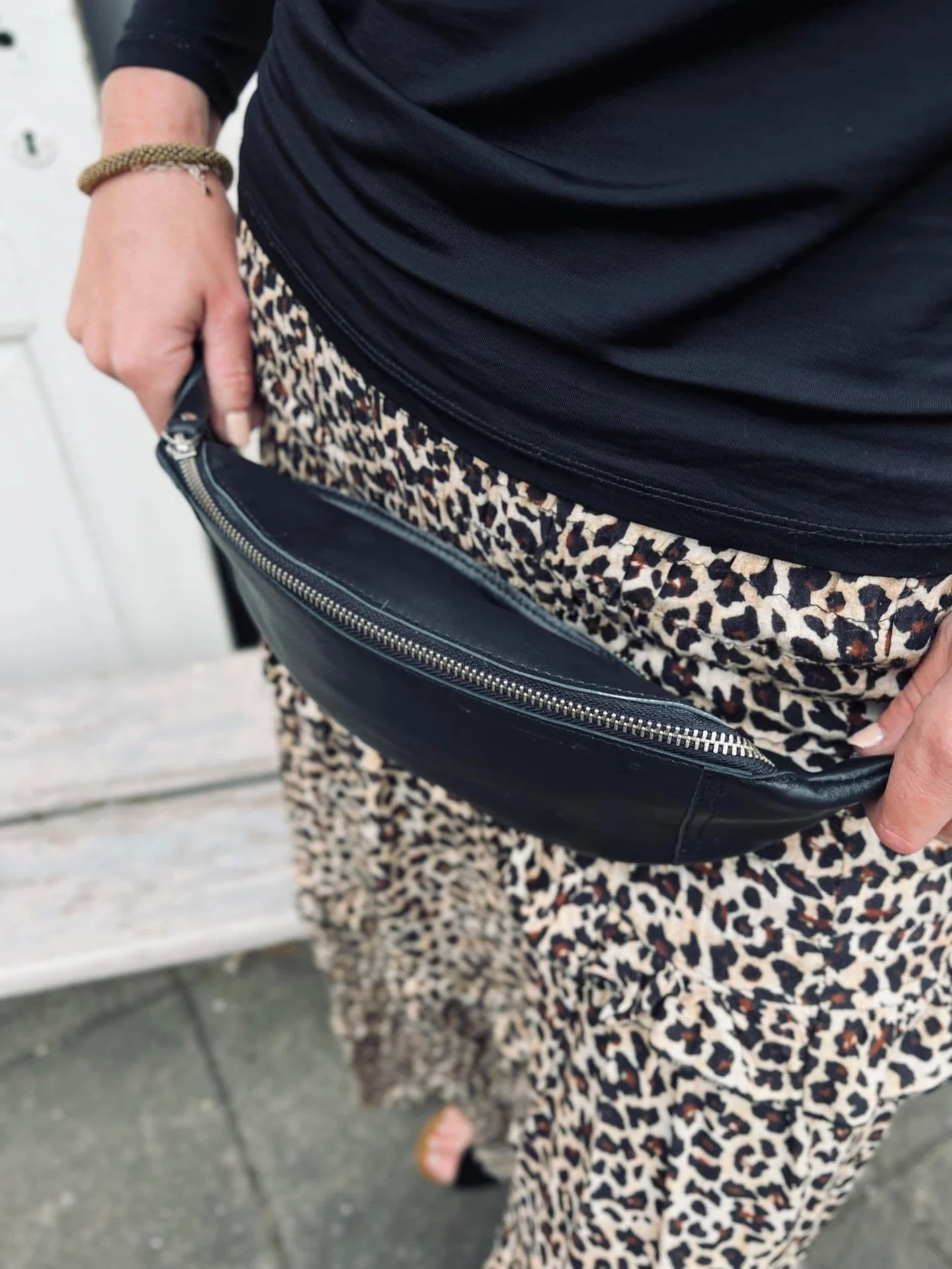 Bumbag ROCKET SMALL- Svart lammeskinn - Image 4