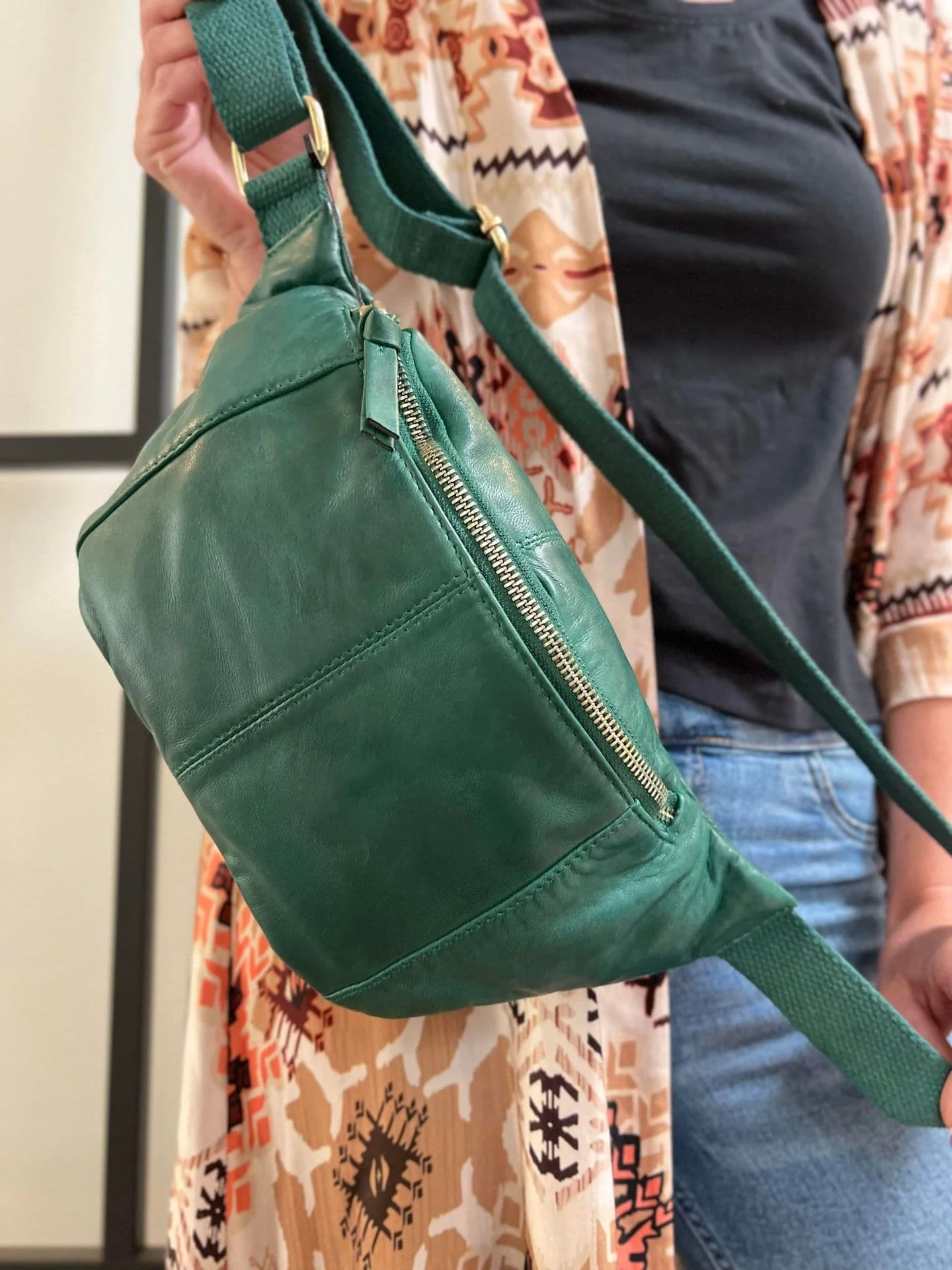 Bumbag JUNE Green - lammeskinn - Image 6