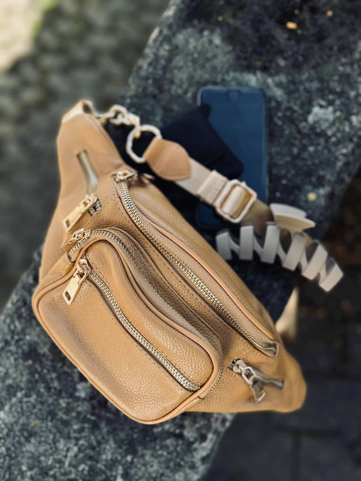 Bumbag MAY med gullglidelås – lær - Image 3