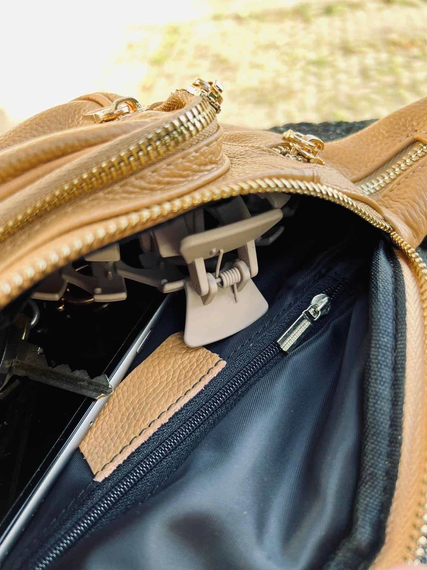 Bumbag MAY med gullglidelås – lær - Image 5