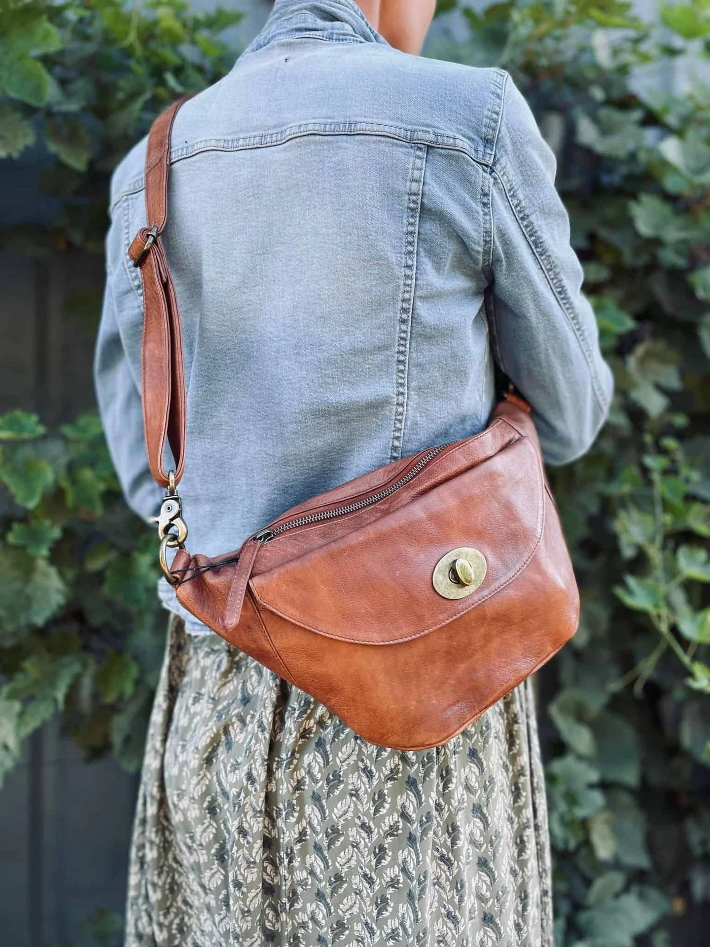 Bumbag ROSSA – Walnut - Image 5
