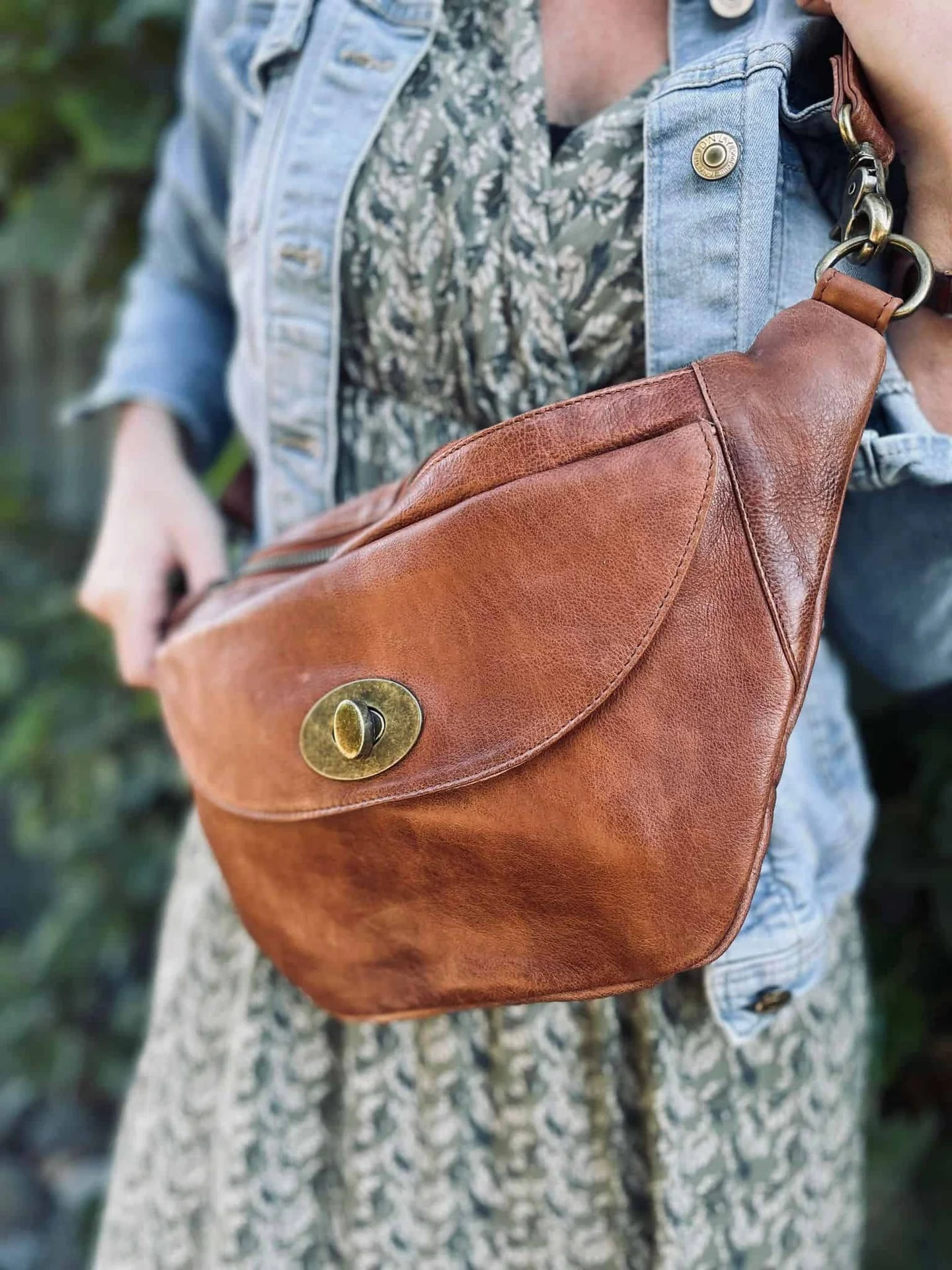 Bumbag ROSSA – Walnut - Image 6