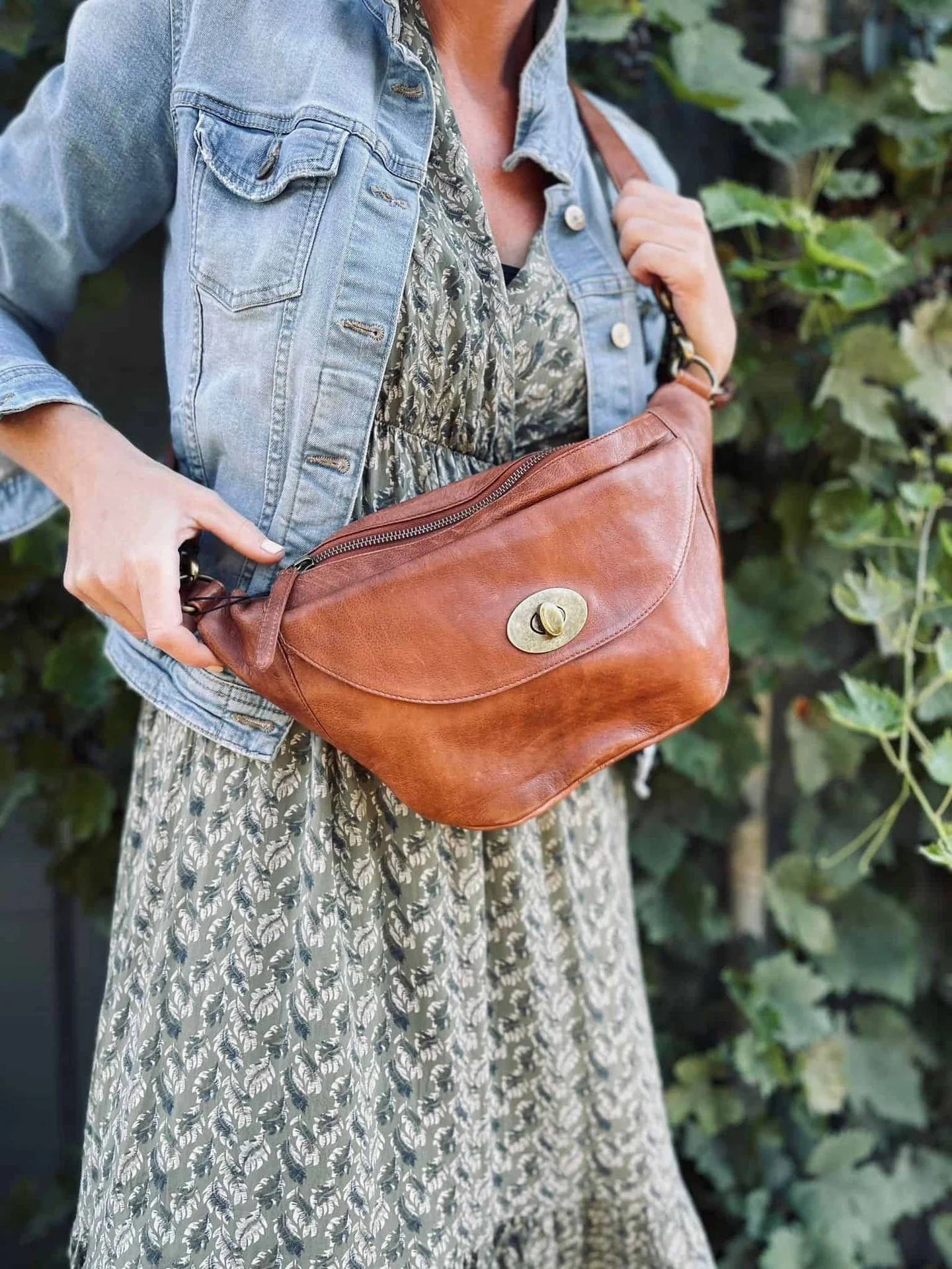 Bumbag ROSSA – Walnut - Image 7