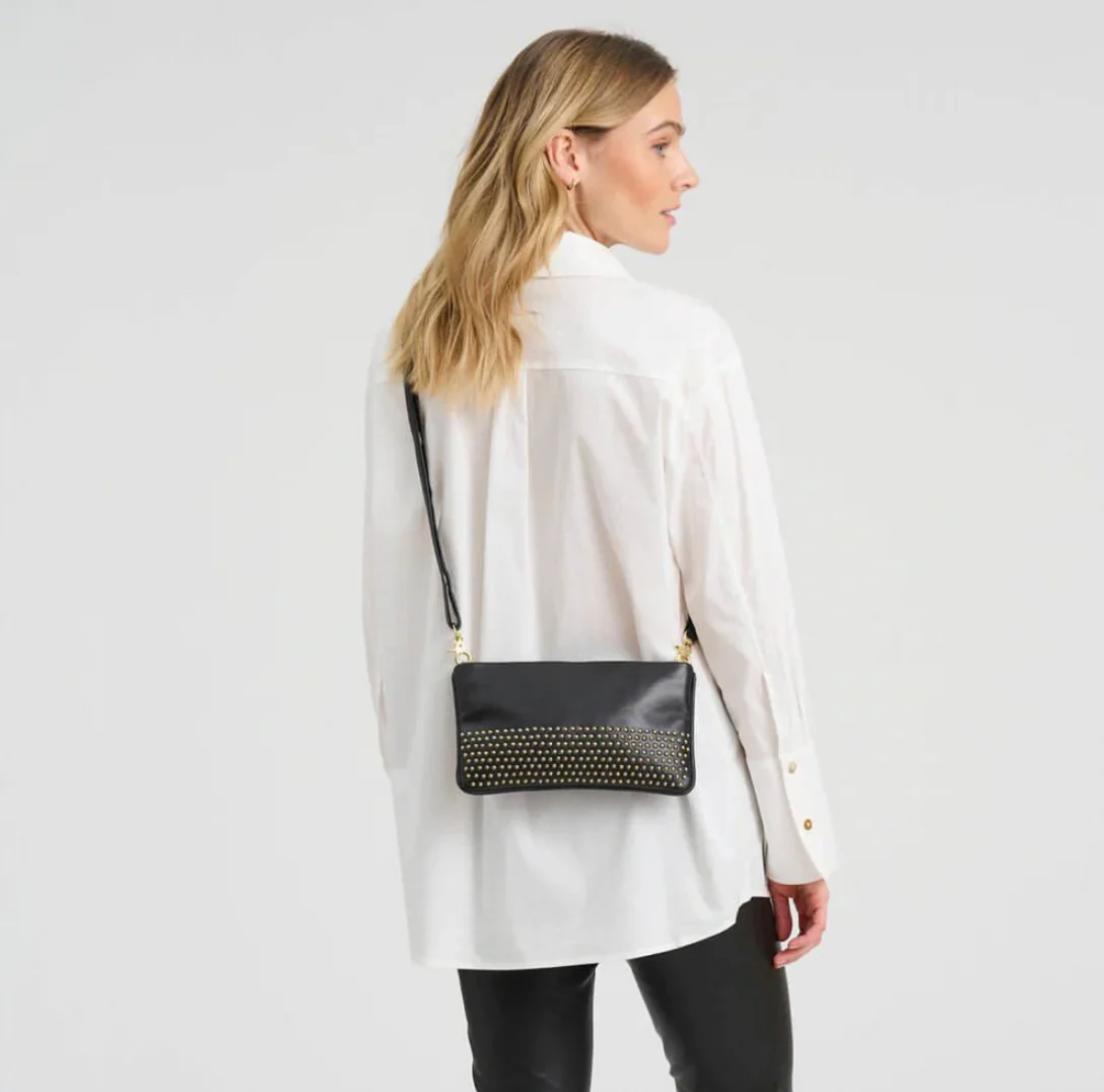 Clutch / skinnveske med gull nitter - Image 6