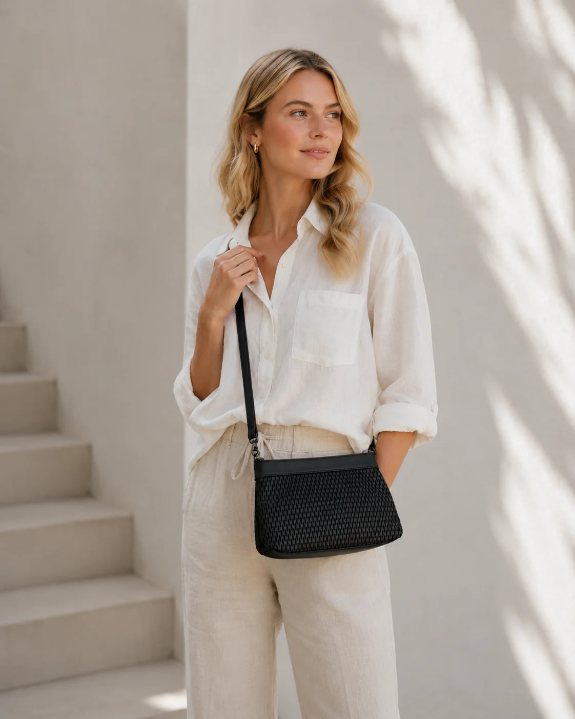 Clutch skinnveske med perforert mønster - Image 2