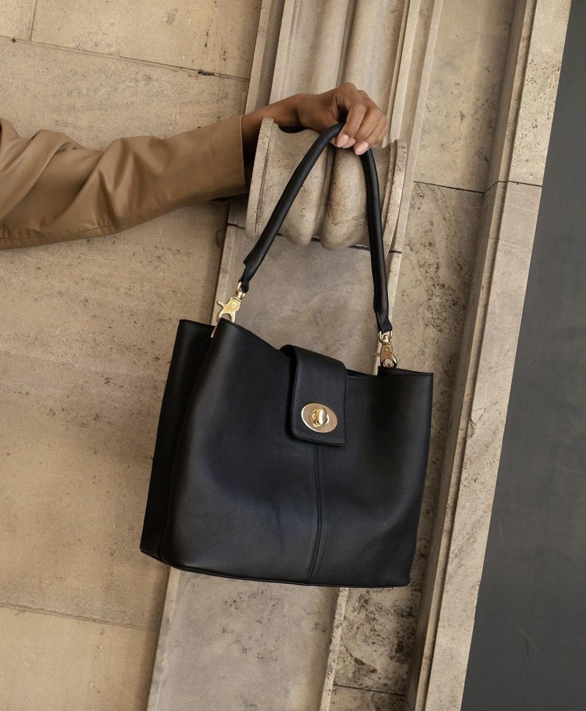 Crossbody Lux Big – Svart / gull