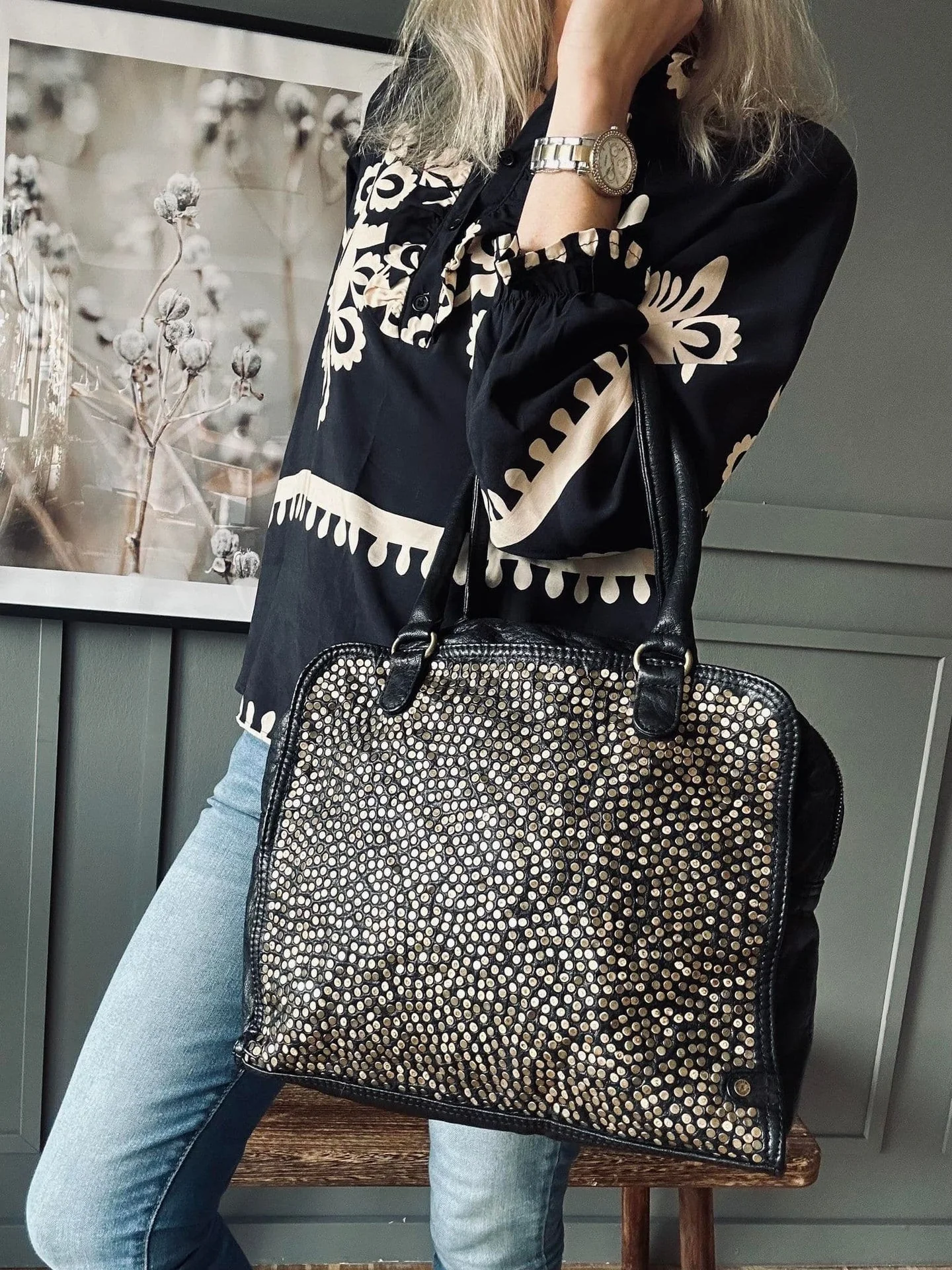 Crossbody med nitter - Kalveskinn