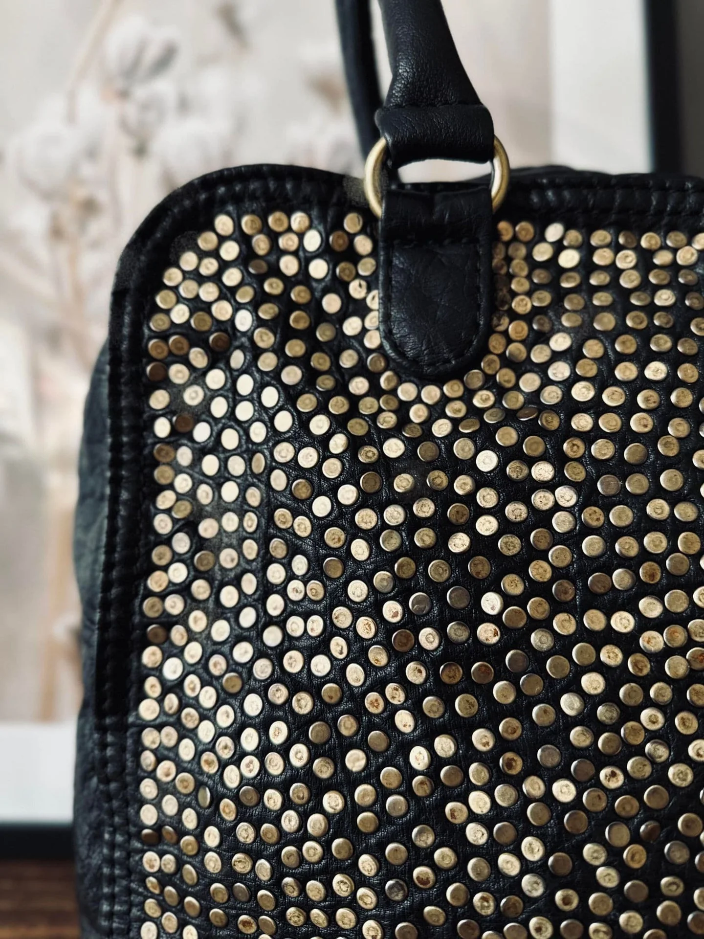 Crossbody med nitter - Kalveskinn - Image 5