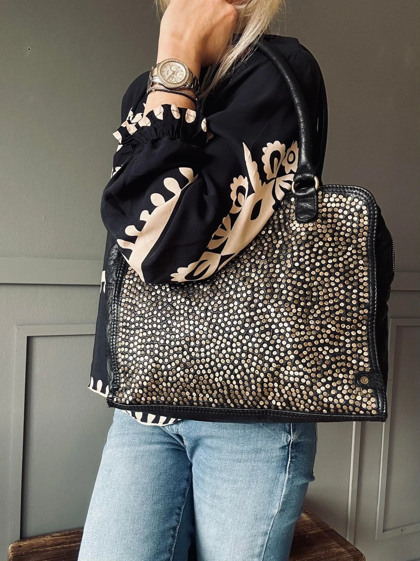Crossbody med nitter - Kalveskinn - Image 6
