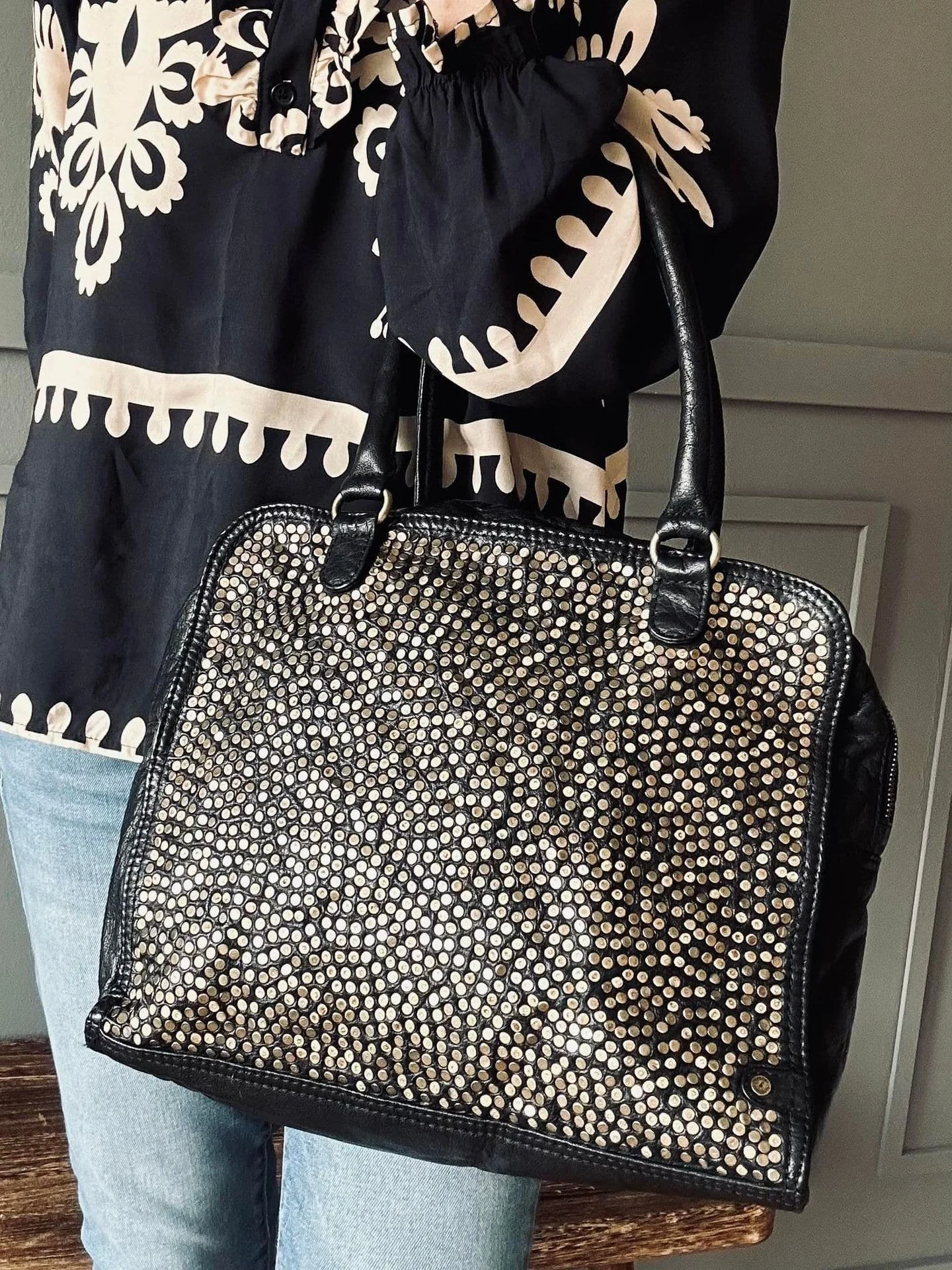 Crossbody med nitter - Kalveskinn - Image 7