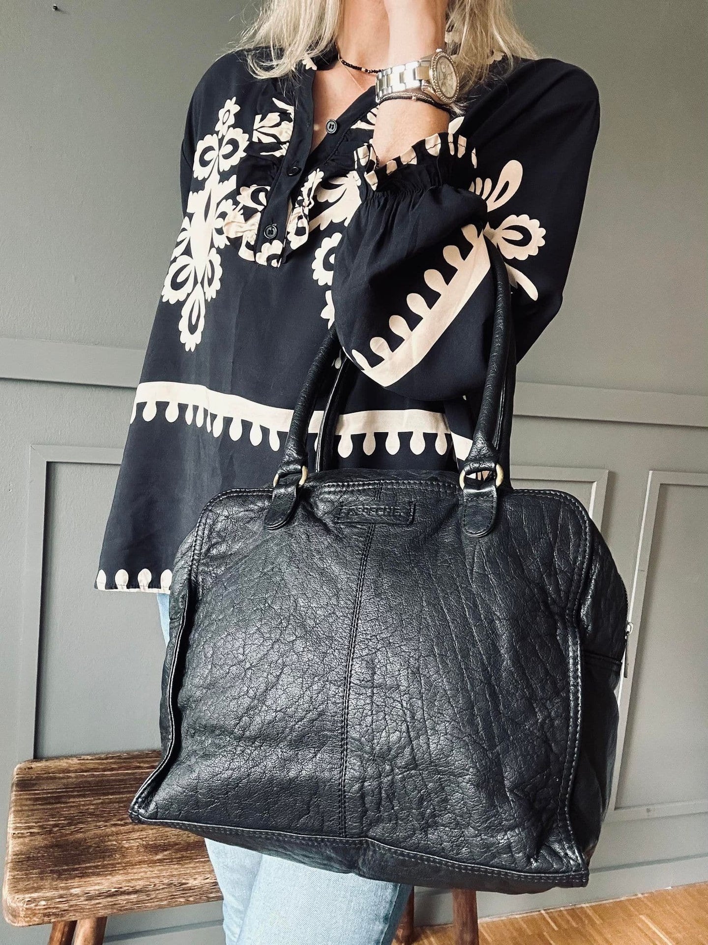 Crossbody med nitter - Kalveskinn - Image 8