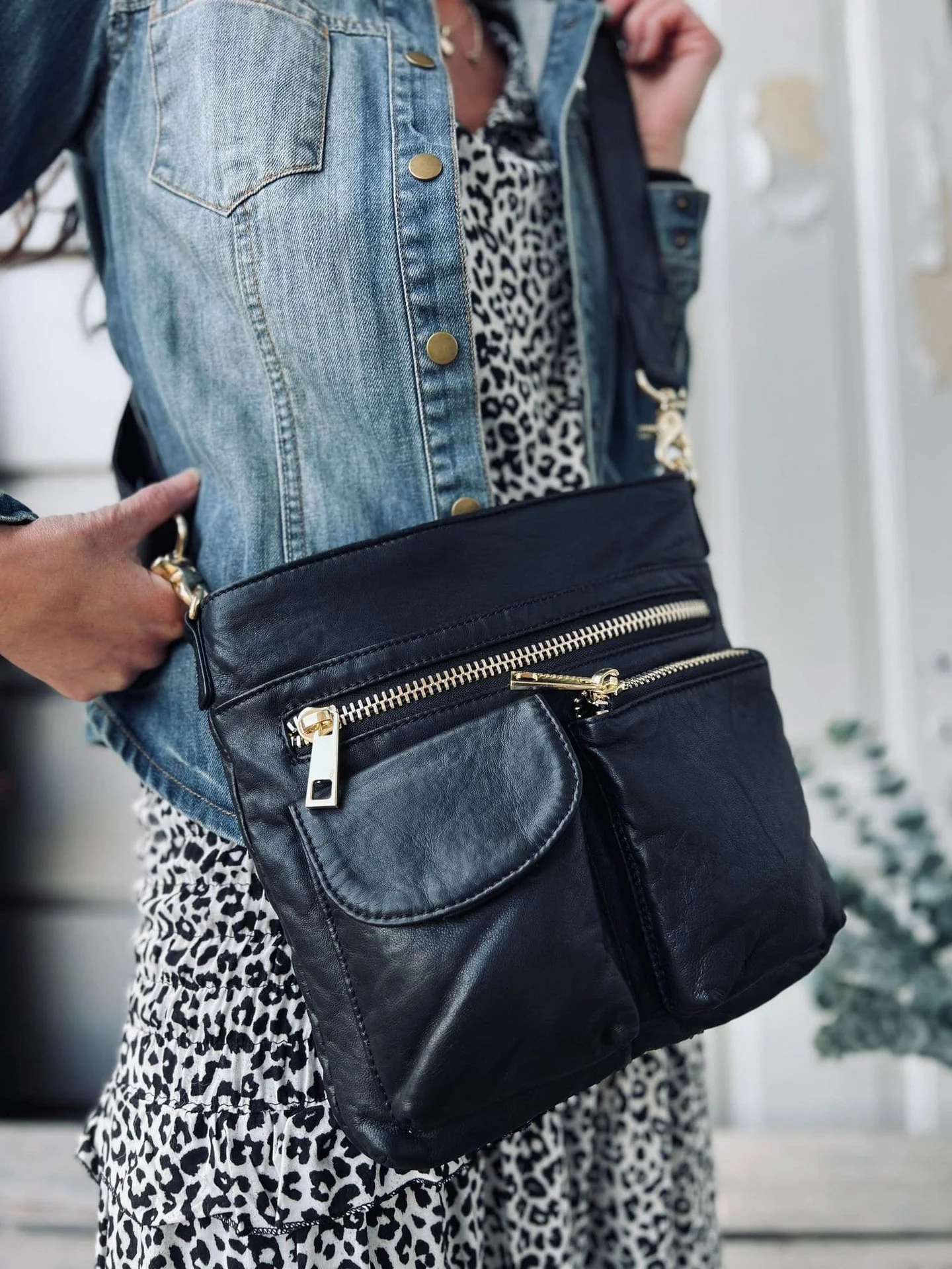 Crossbody BLACK / GOLD - Ultra myk - Image 3