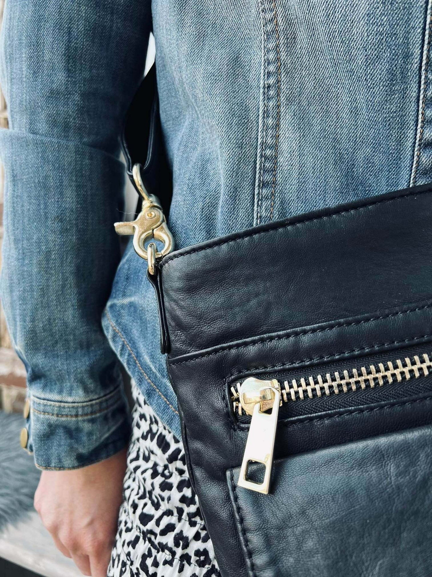 Crossbody BLACK / GOLD - Ultra myk - Image 4