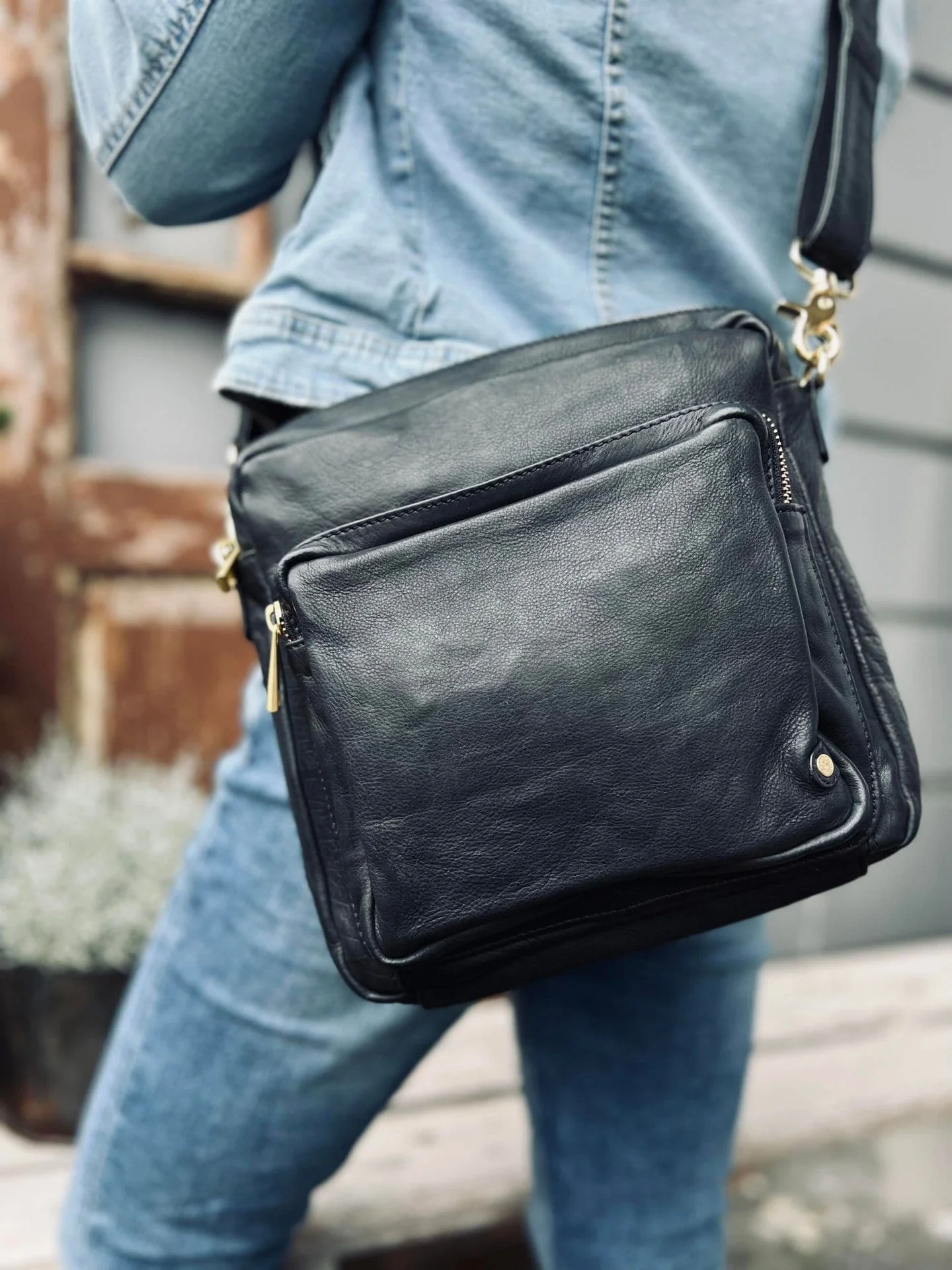Cross over "small black lady" i mykt skinn