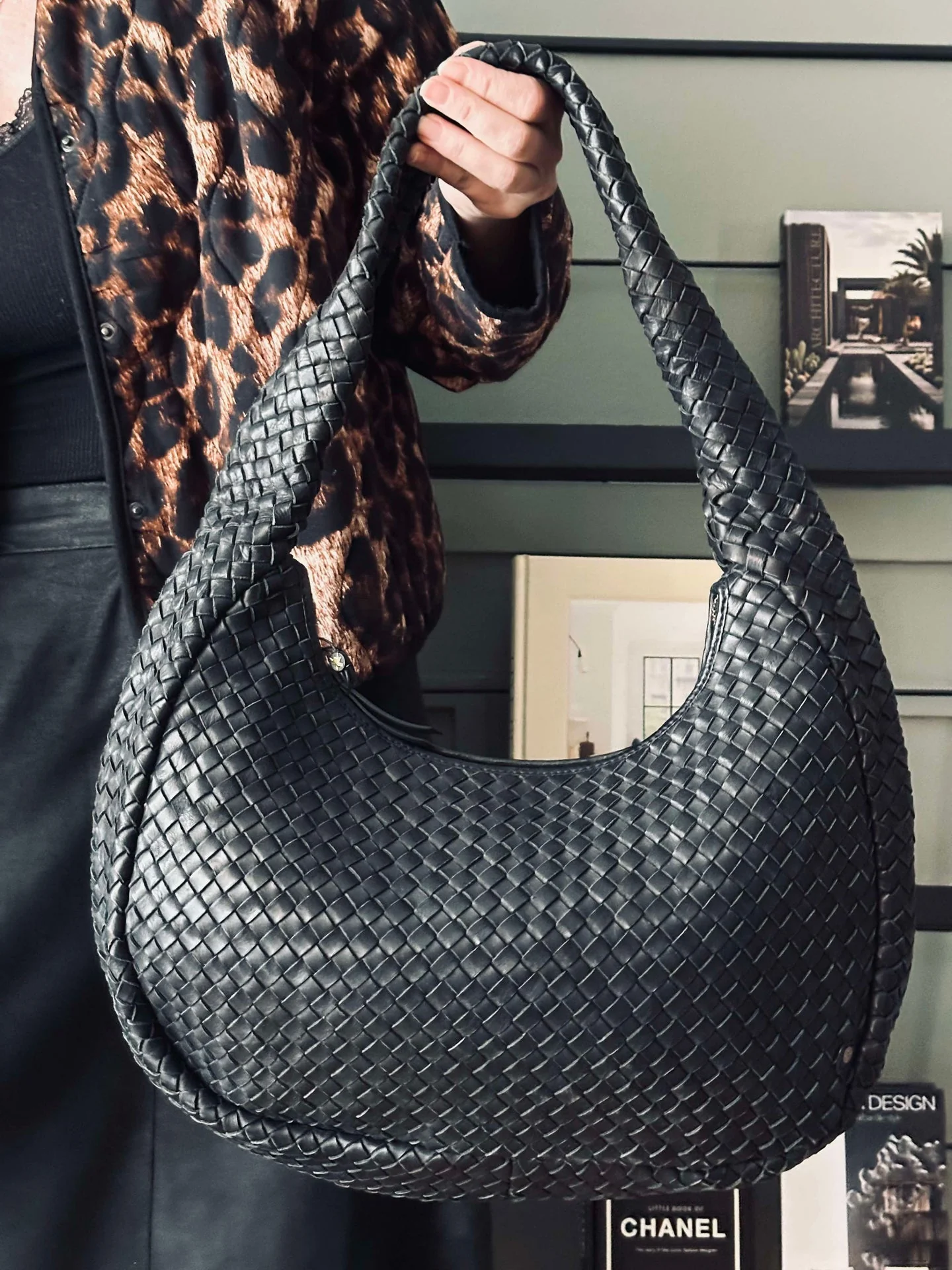 Elegant håndflettet skulderveske - Black big