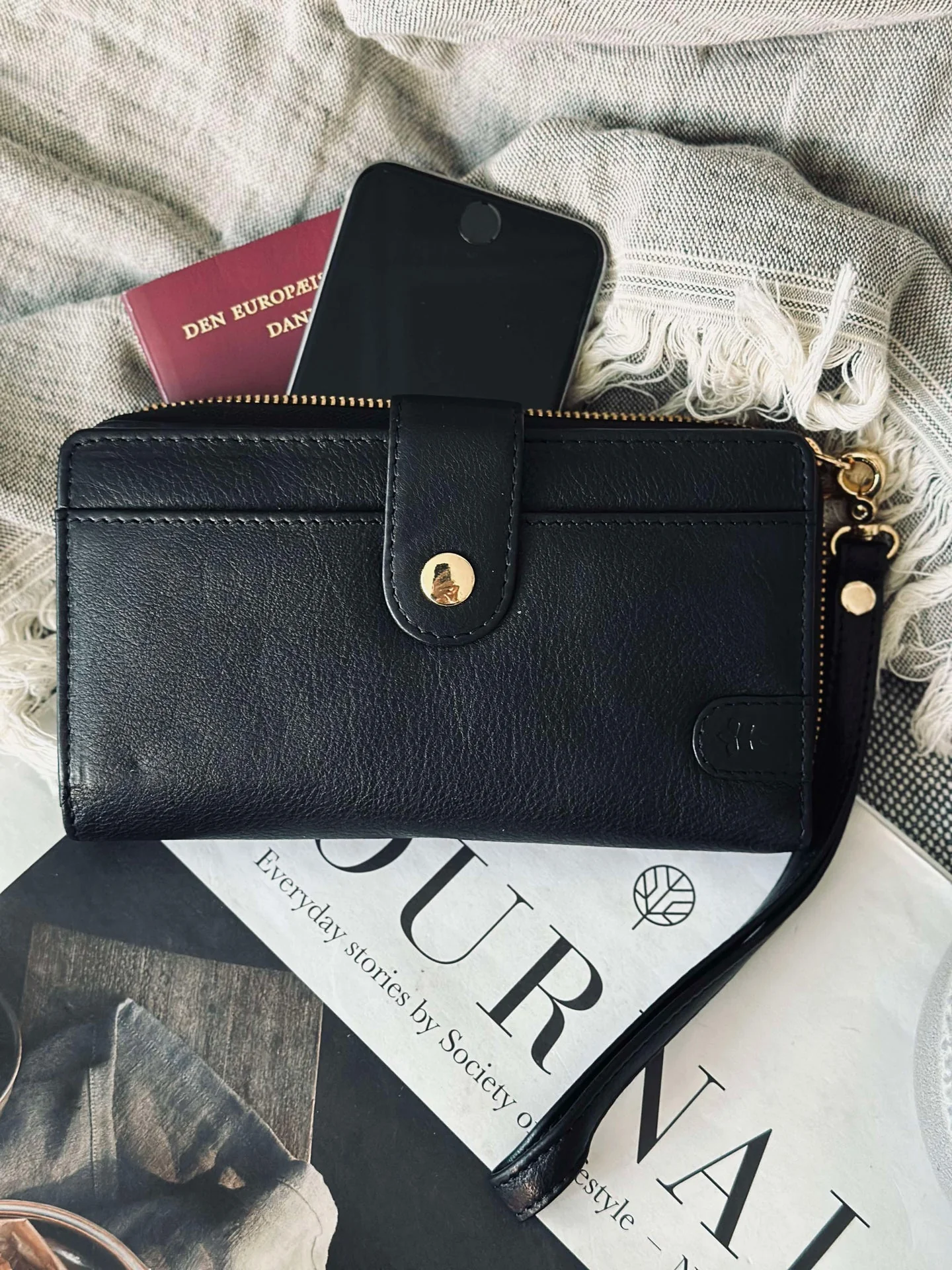 Clutch Posh – Black / Gold - Image 2