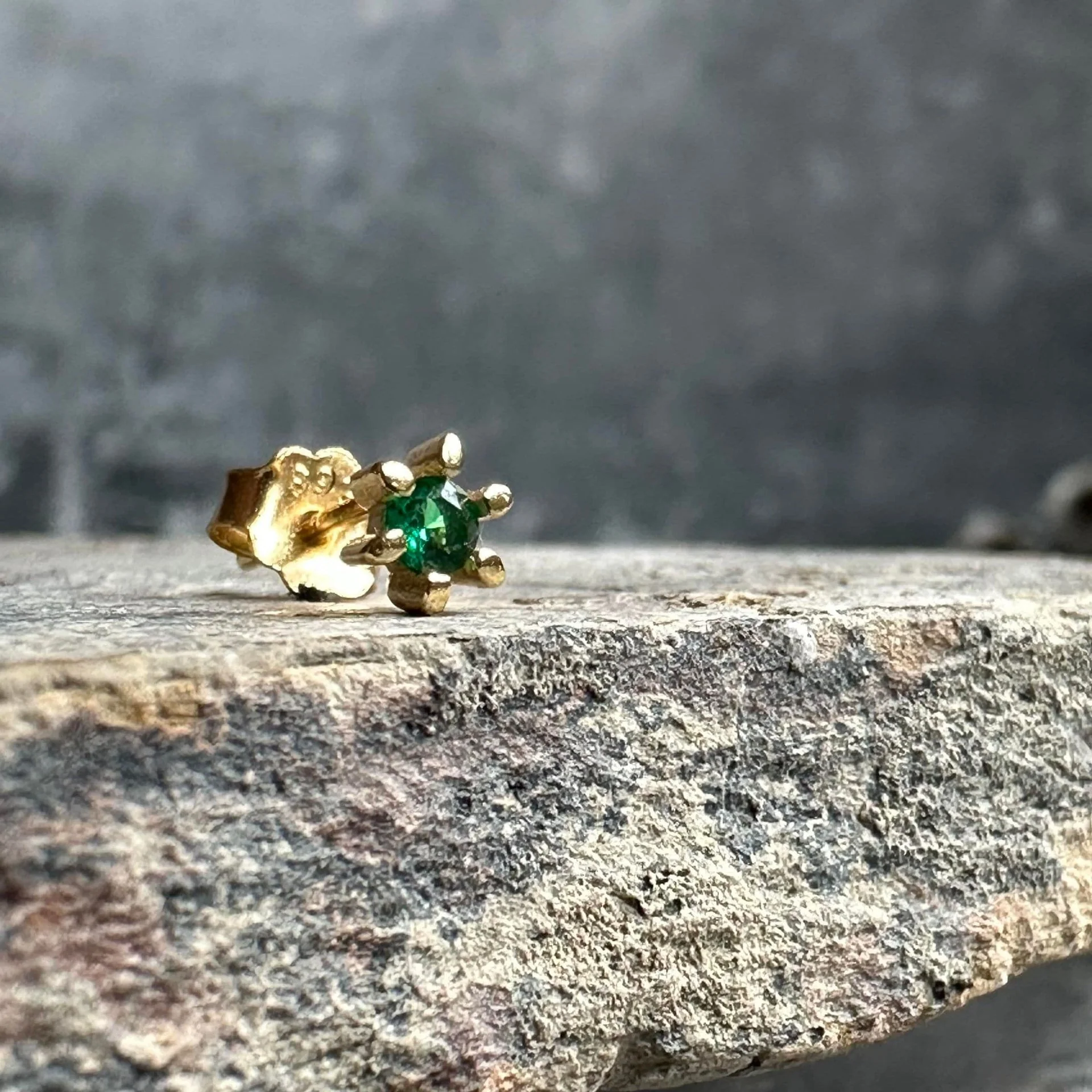 Ørestikk Single GIA Emerald 18K forgylt - 1 stk