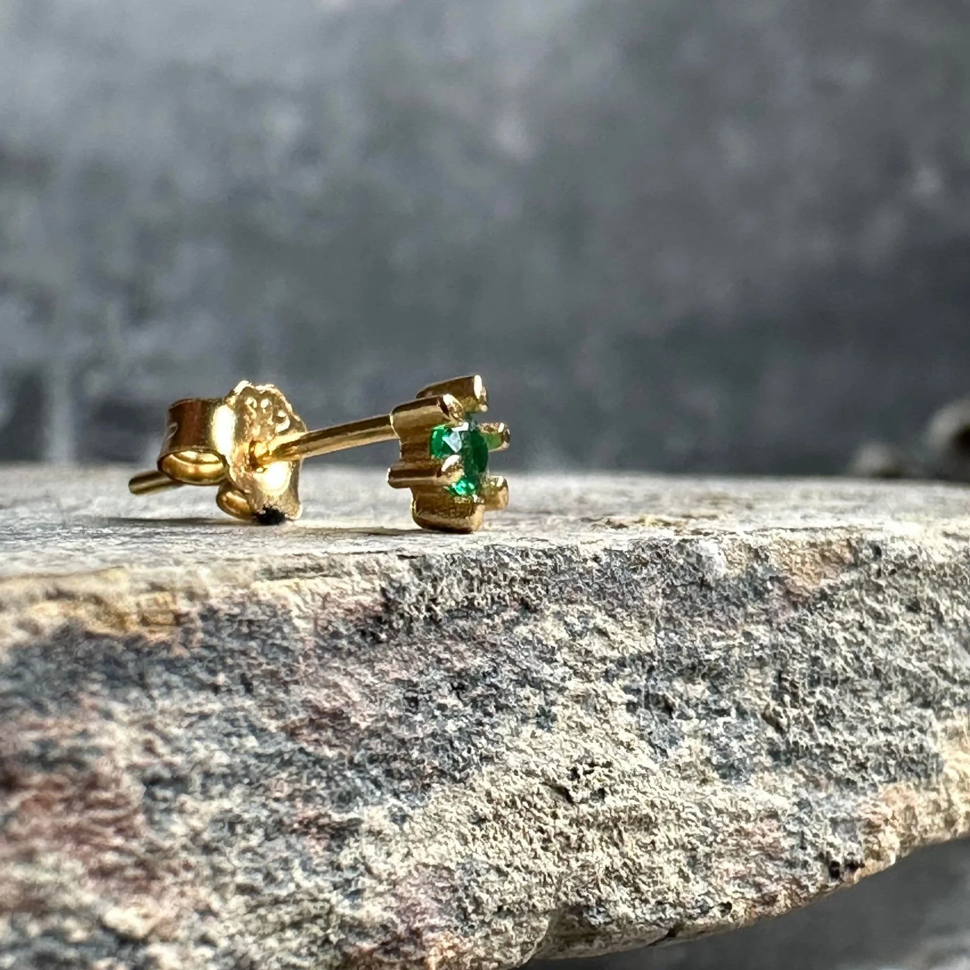 Ørestikk Single GIA Emerald 18K forgylt - 1 stk - Image 2