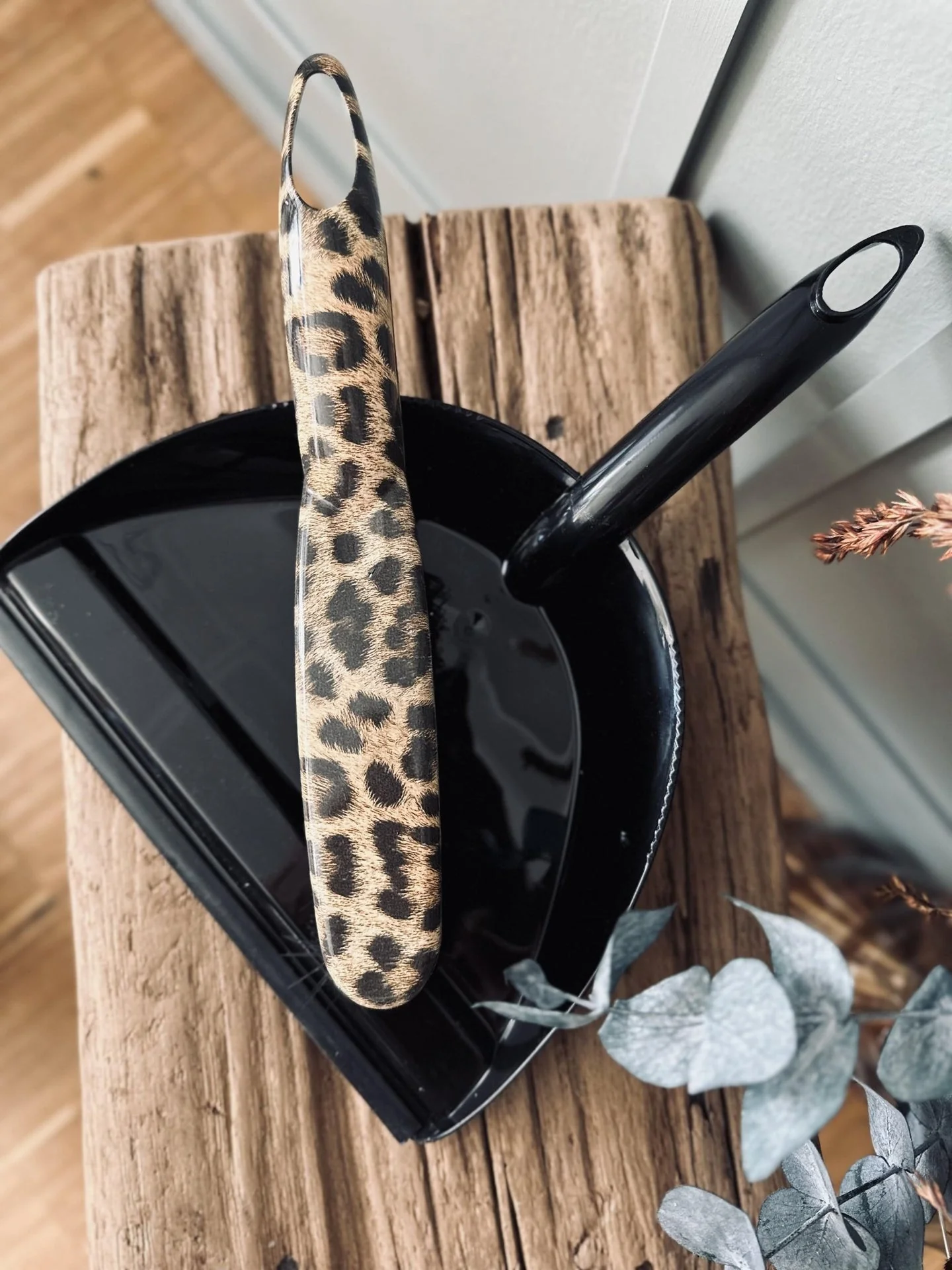 Feiebrett med kost – Leopard - Image 3