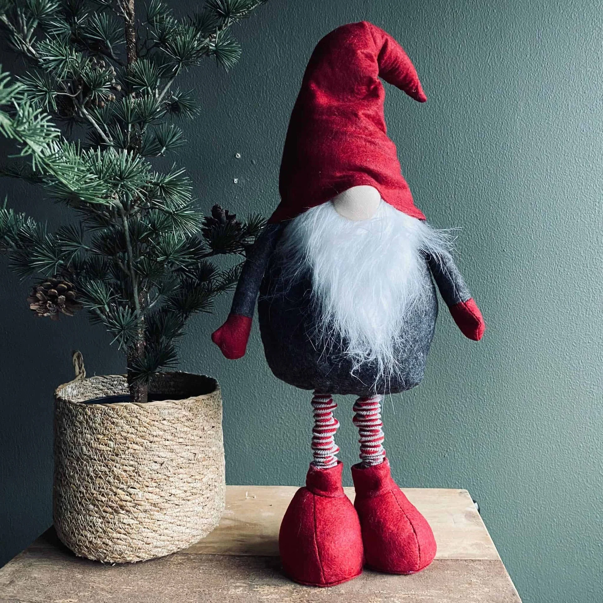 Filt nisse med teleskop ben – Rød og Grå – Stor