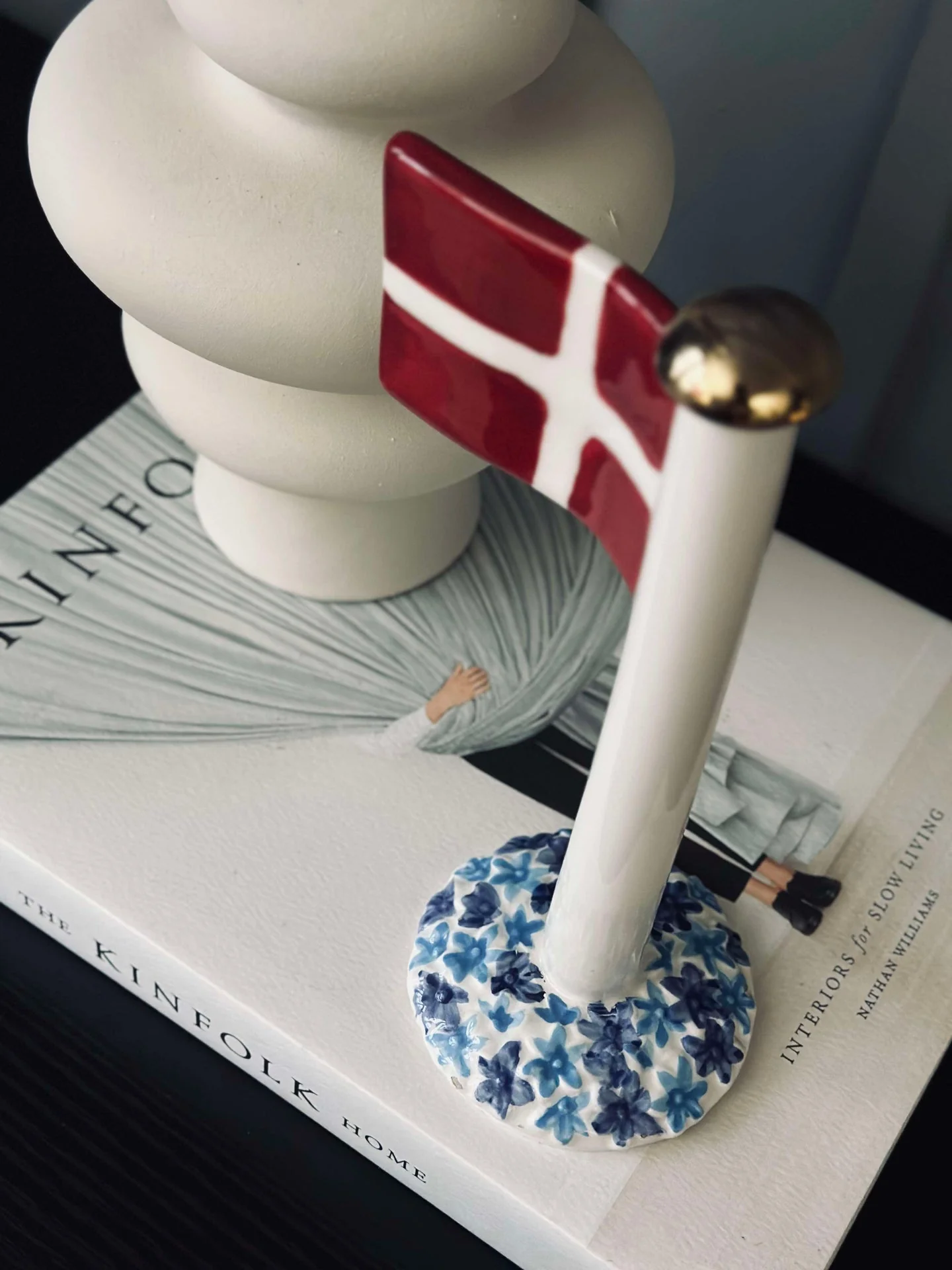 Flagg keramikk – Dannebrog m. blå fot - Image 2
