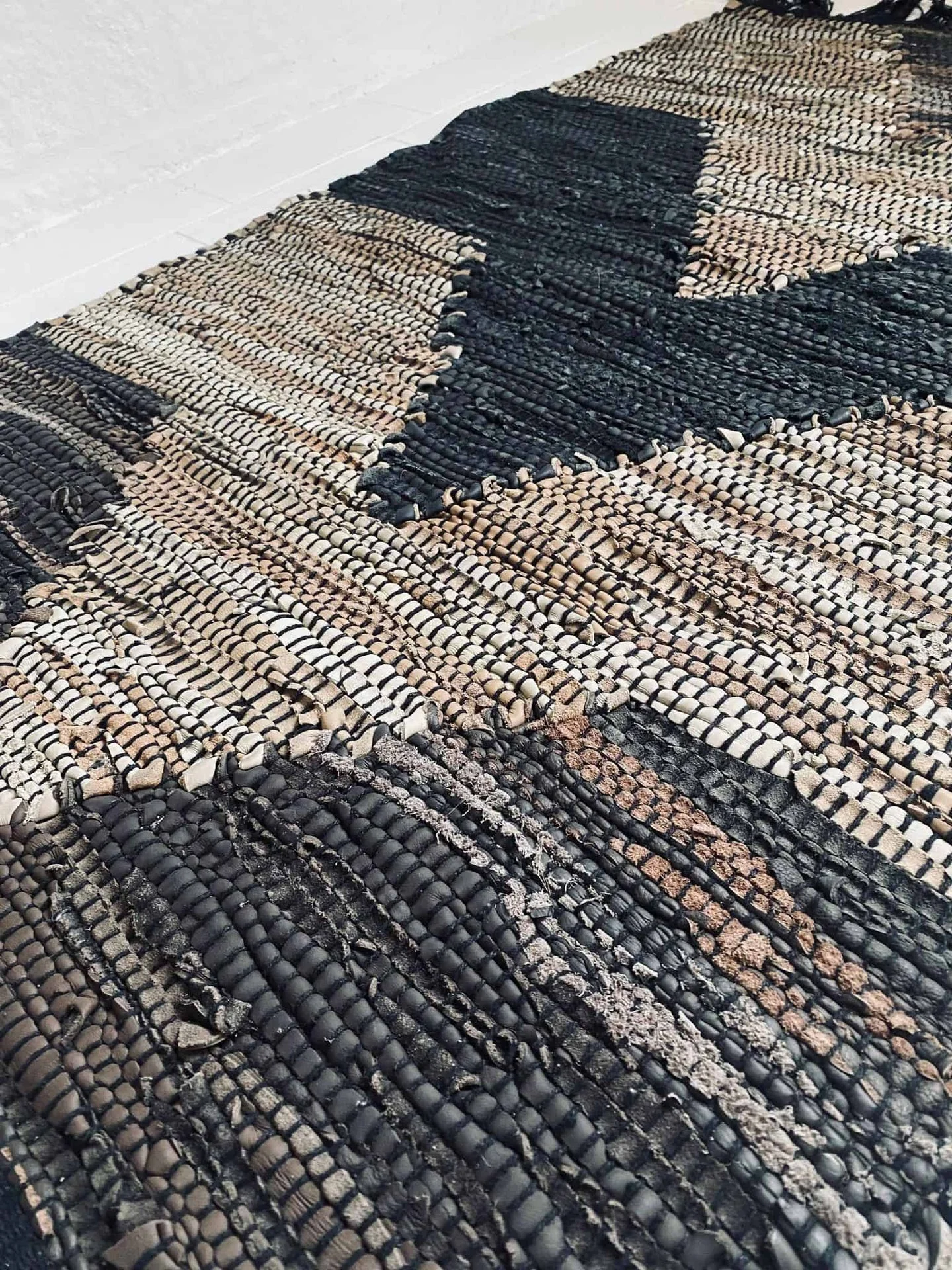 Gulvteppe i flettet skinn - 70x140 cm - Image 2
