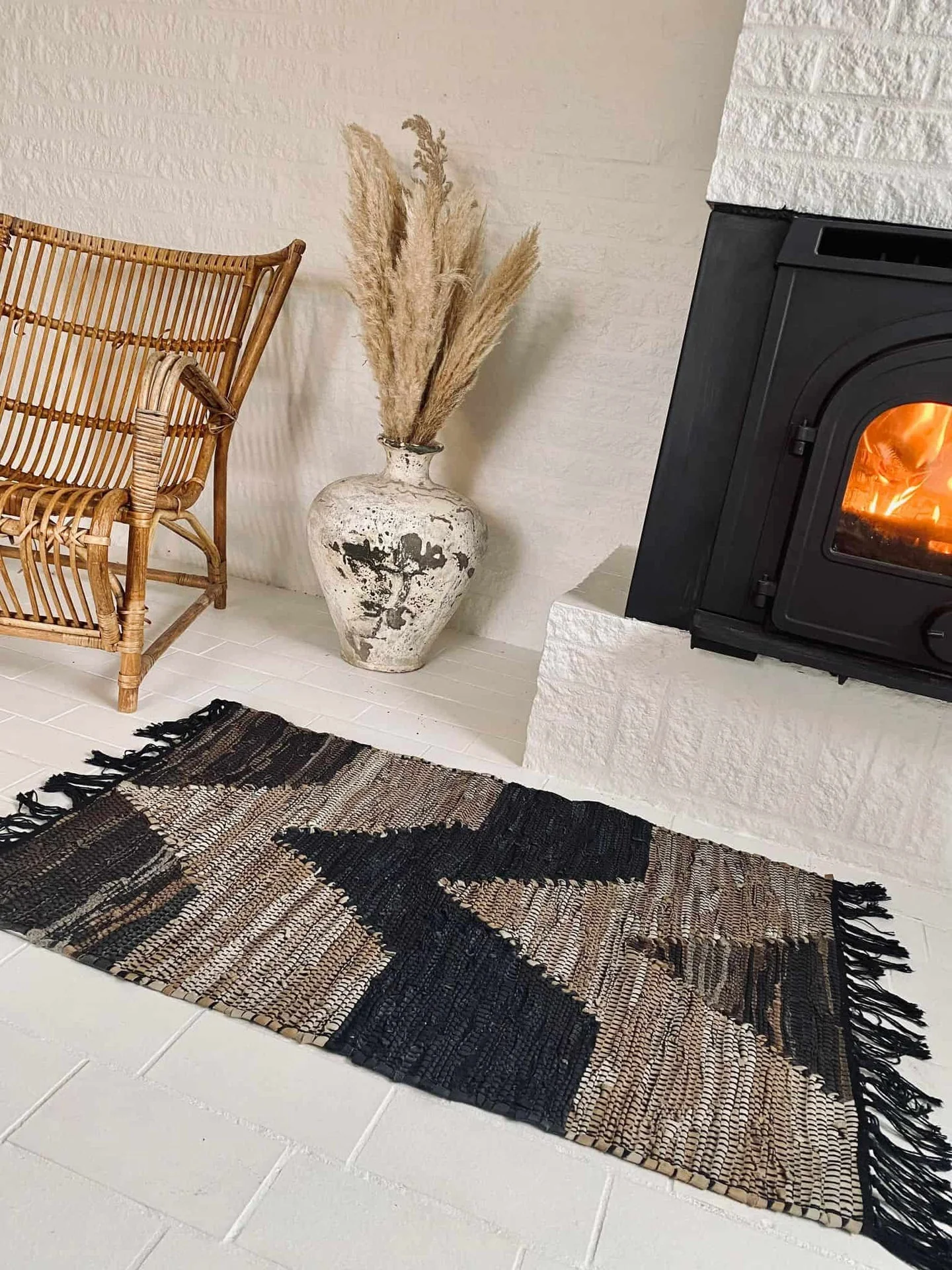 Gulvteppe i flettet skinn – Brown zigzag 60x90cm