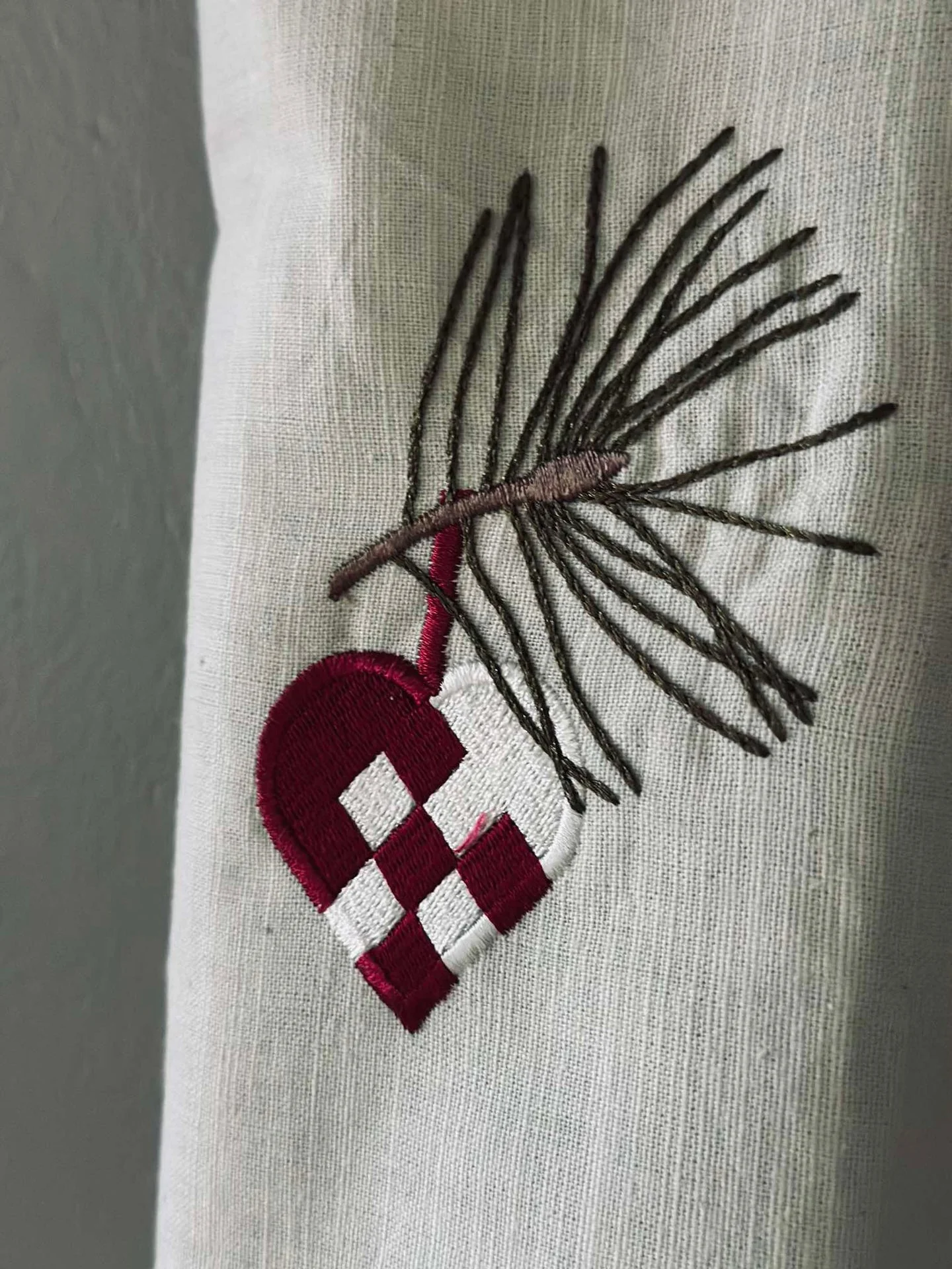 Forkle med broderi - Image 5