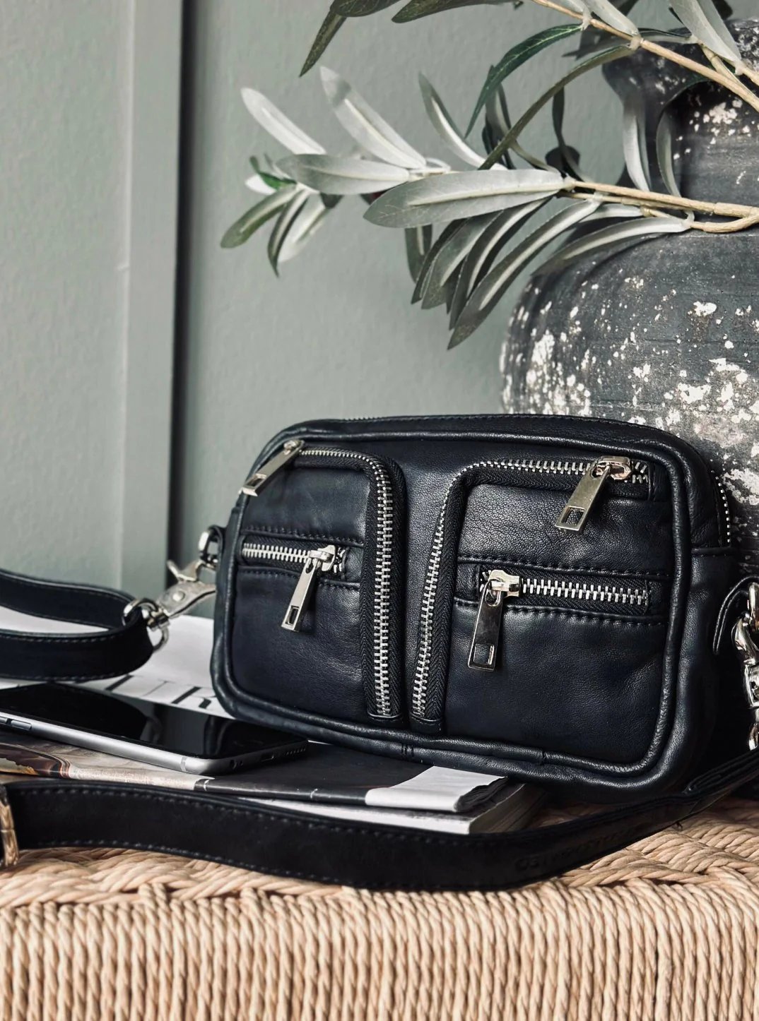 Crossbody Geneva – Svart / sølv - Image 4