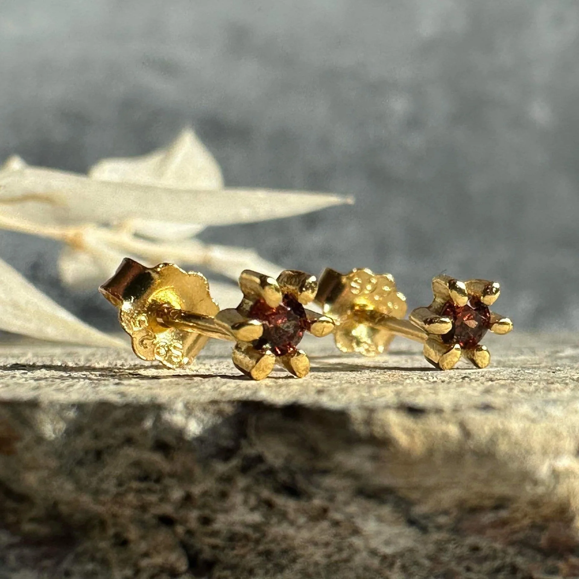 Ørestikker GIA – Brown 18K forgylt