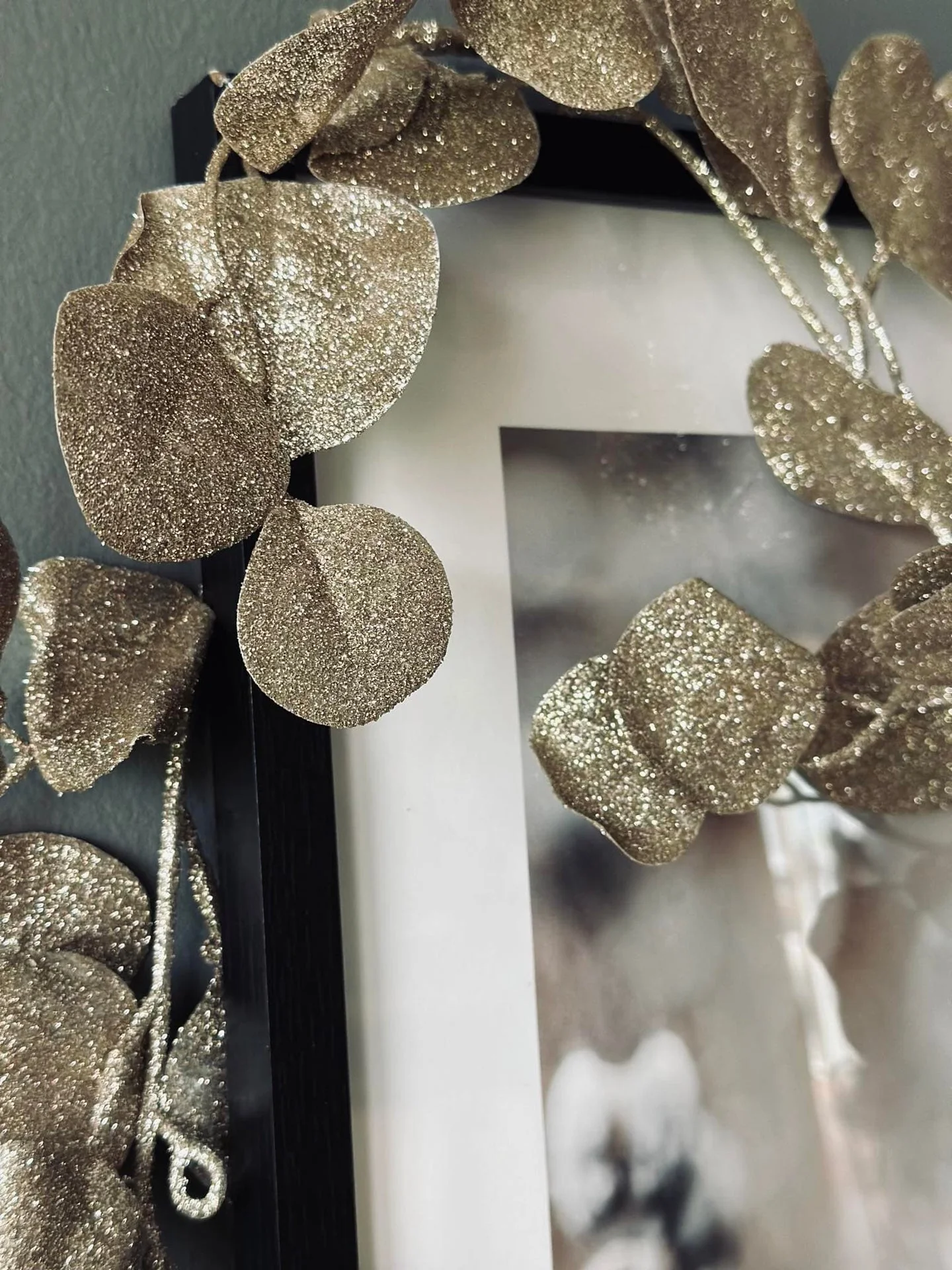 Guirlande med blader / glitter - Lys beige 180cm - Image 4