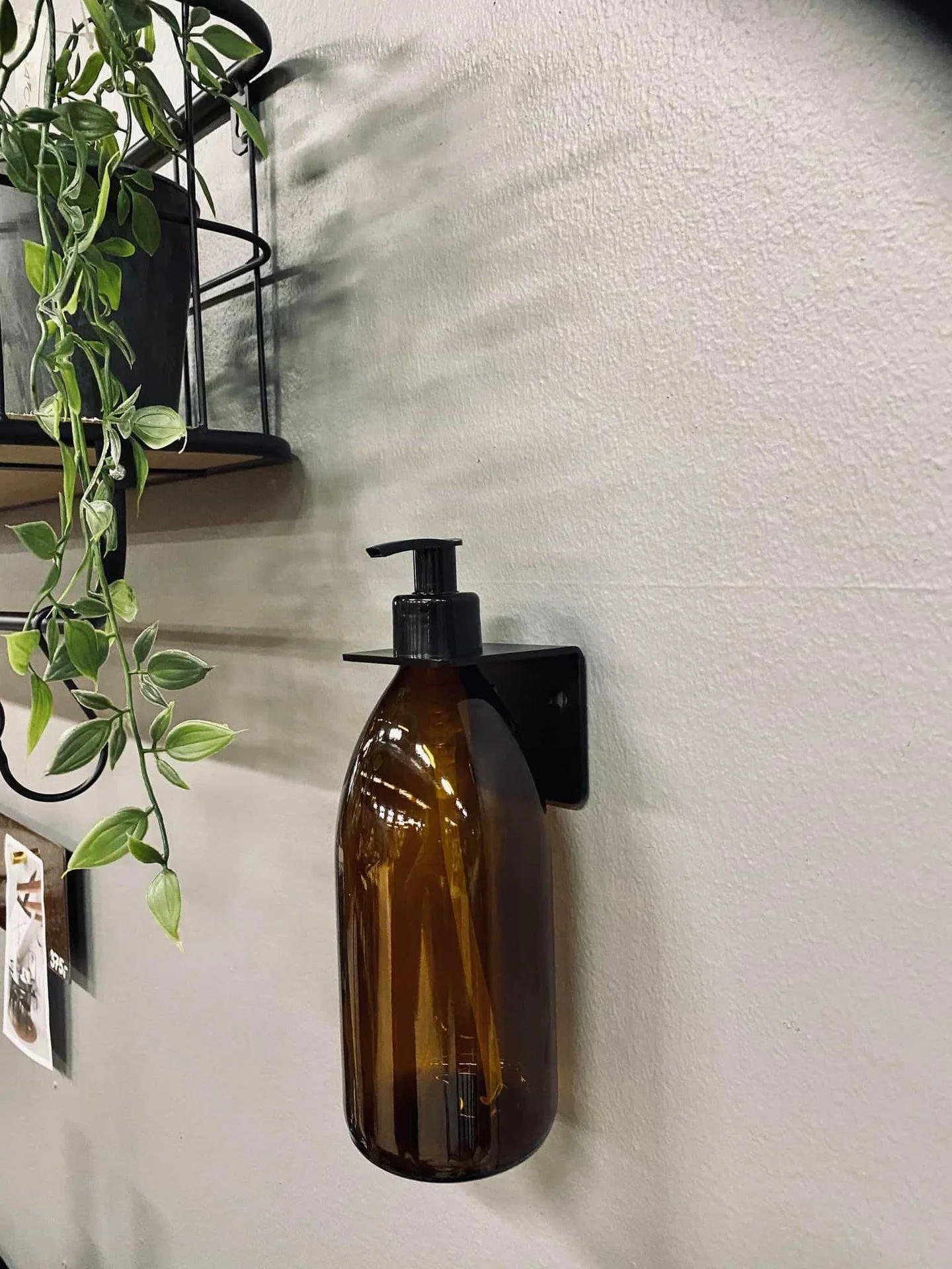 Gjenbruksflaske med pumpe – 250 ml – Brunt glass - Image 3