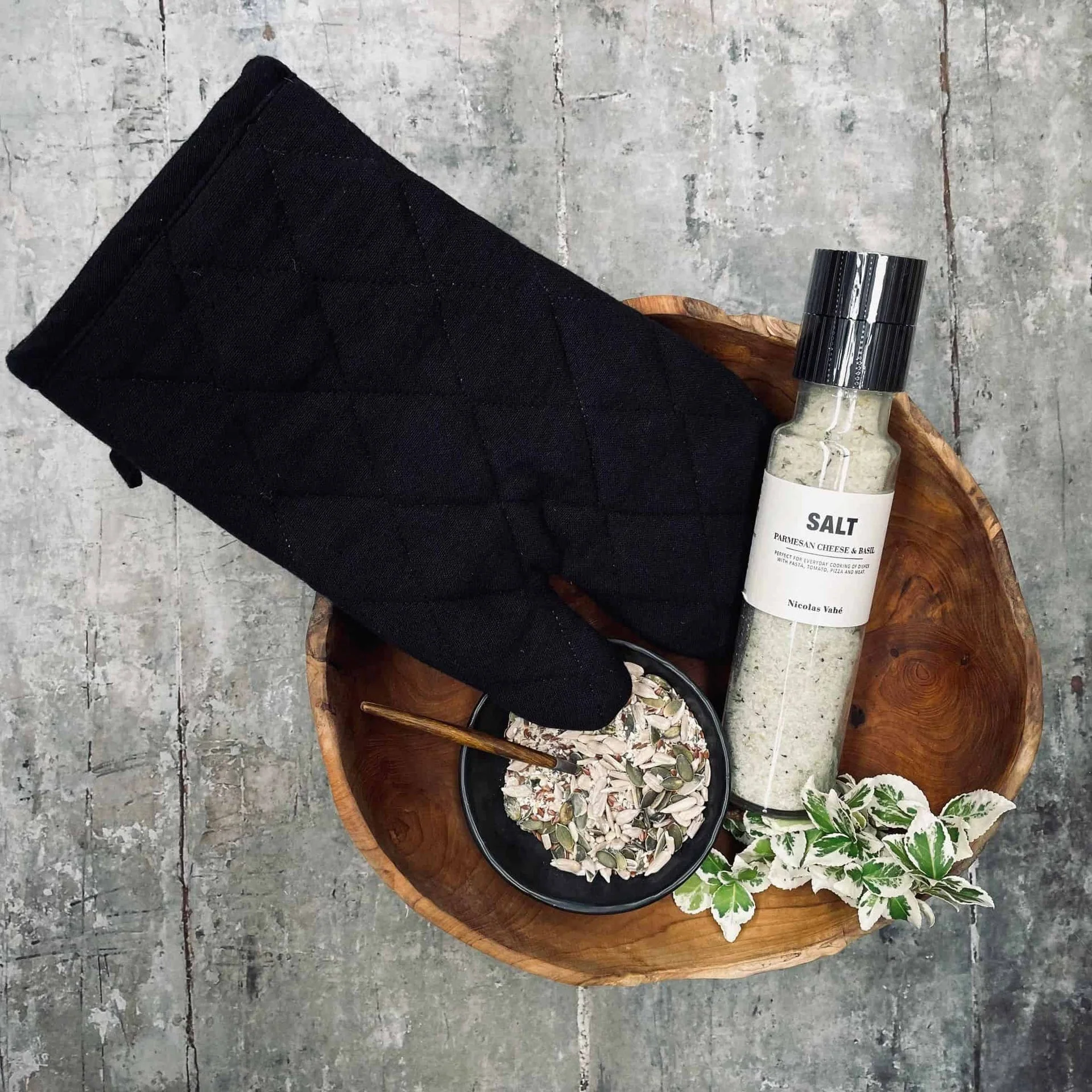 Grillhanske i svart quilt - Image 4