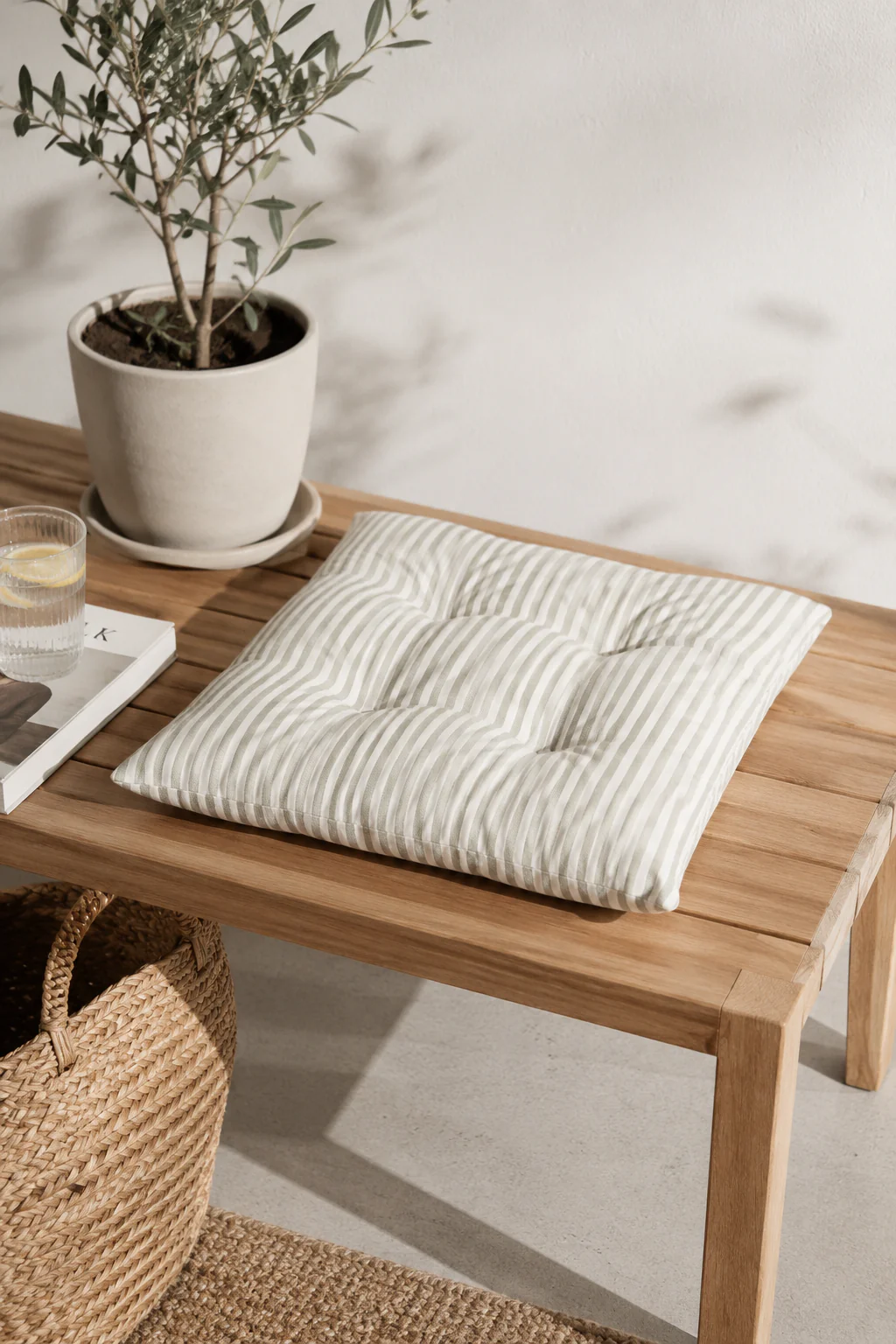 Futon hagepute – Stripete salviegrønn 40×40 - Image 2